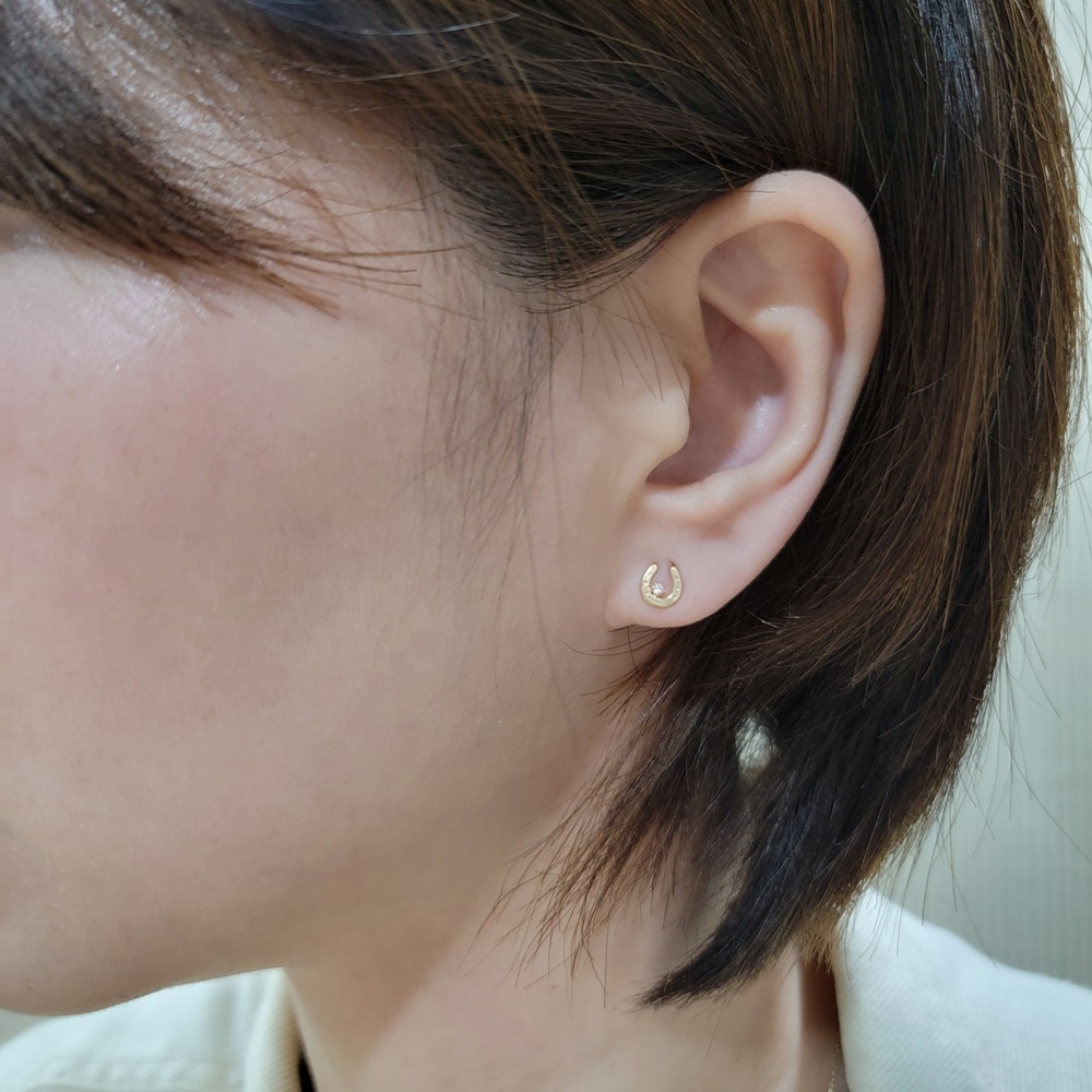 【me.luxe】K10馬蹄鋯石耳環