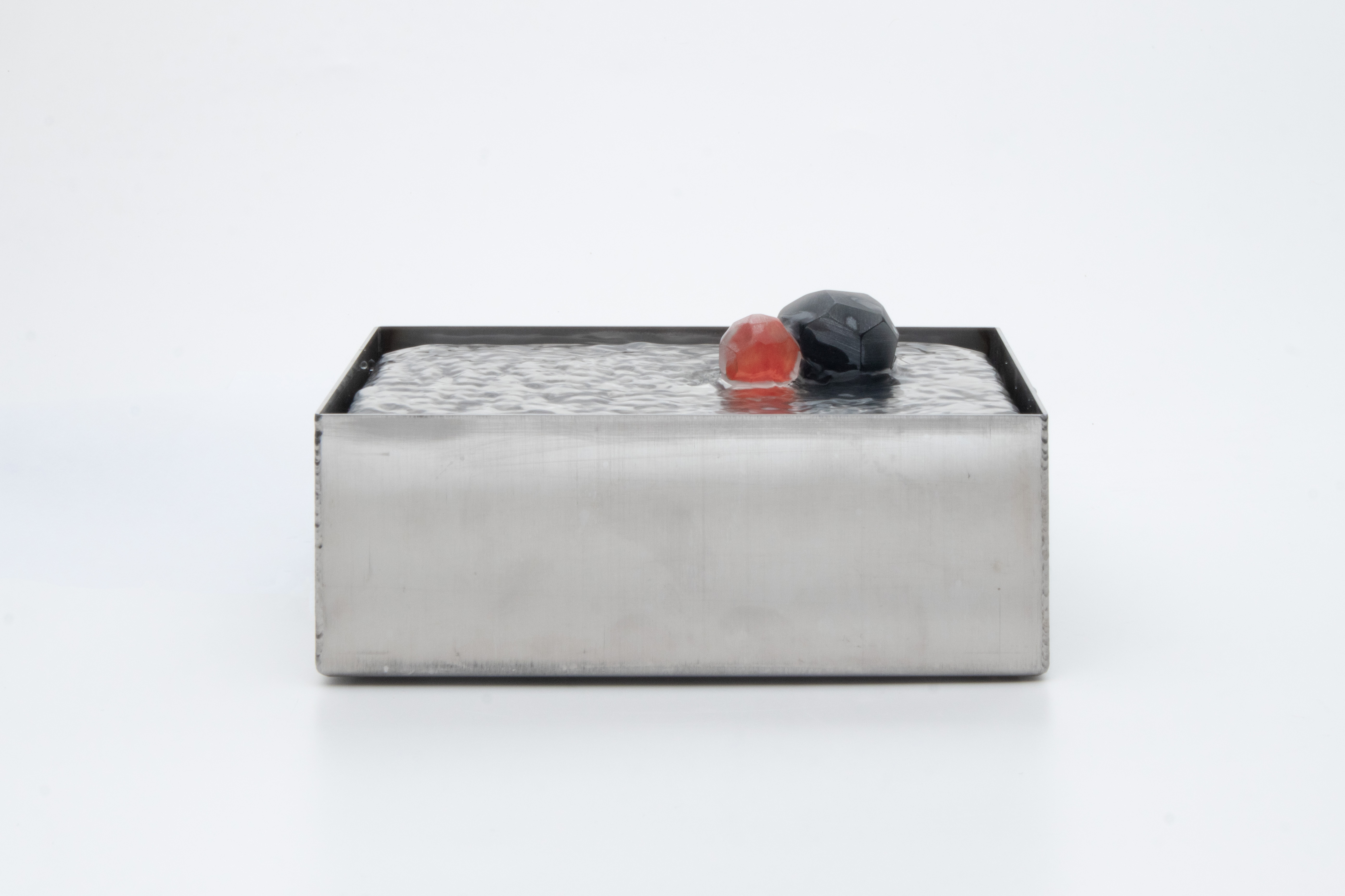 持續的瞬間 | 陳建志 Chien Chih Chen｜⽔鏡｜紅鑽