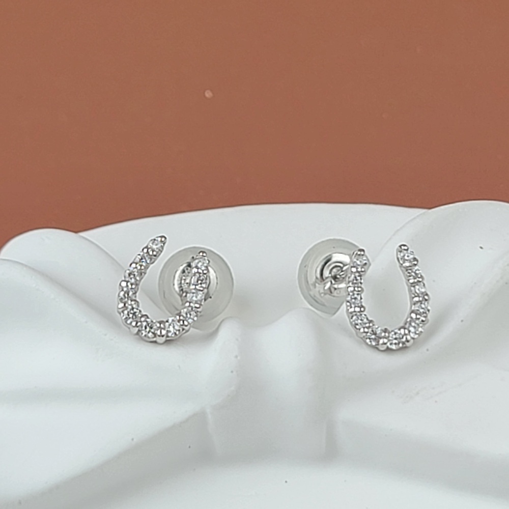 【me.luxe】SV馬蹄密釘鑲鋯石耳環