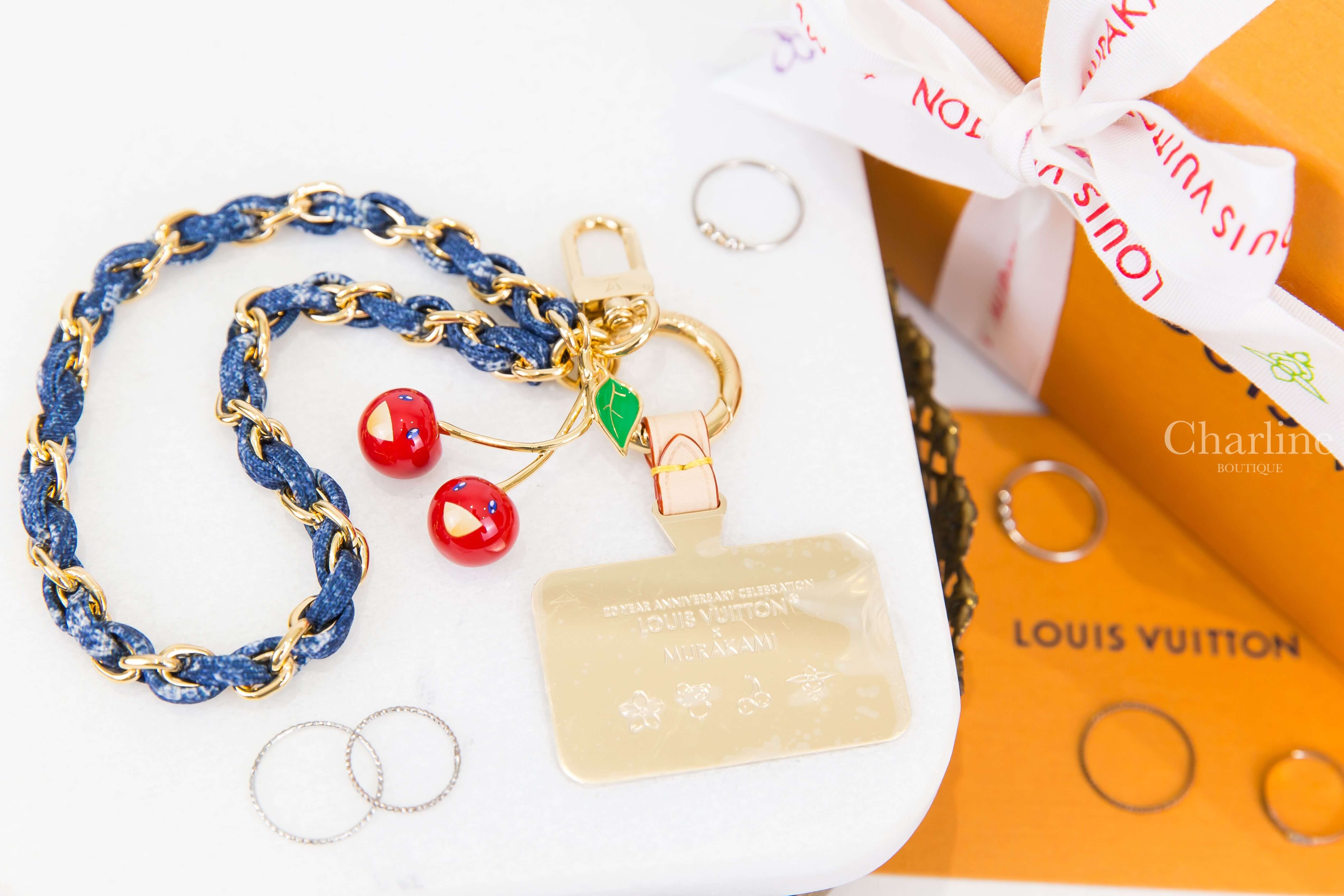 Louis Vuitton LV x TM Denim Cerise Phone Holder 聯名款紅色微笑櫻桃金色墊片丹寧皮穿金鏈短款手機掛繩吊飾