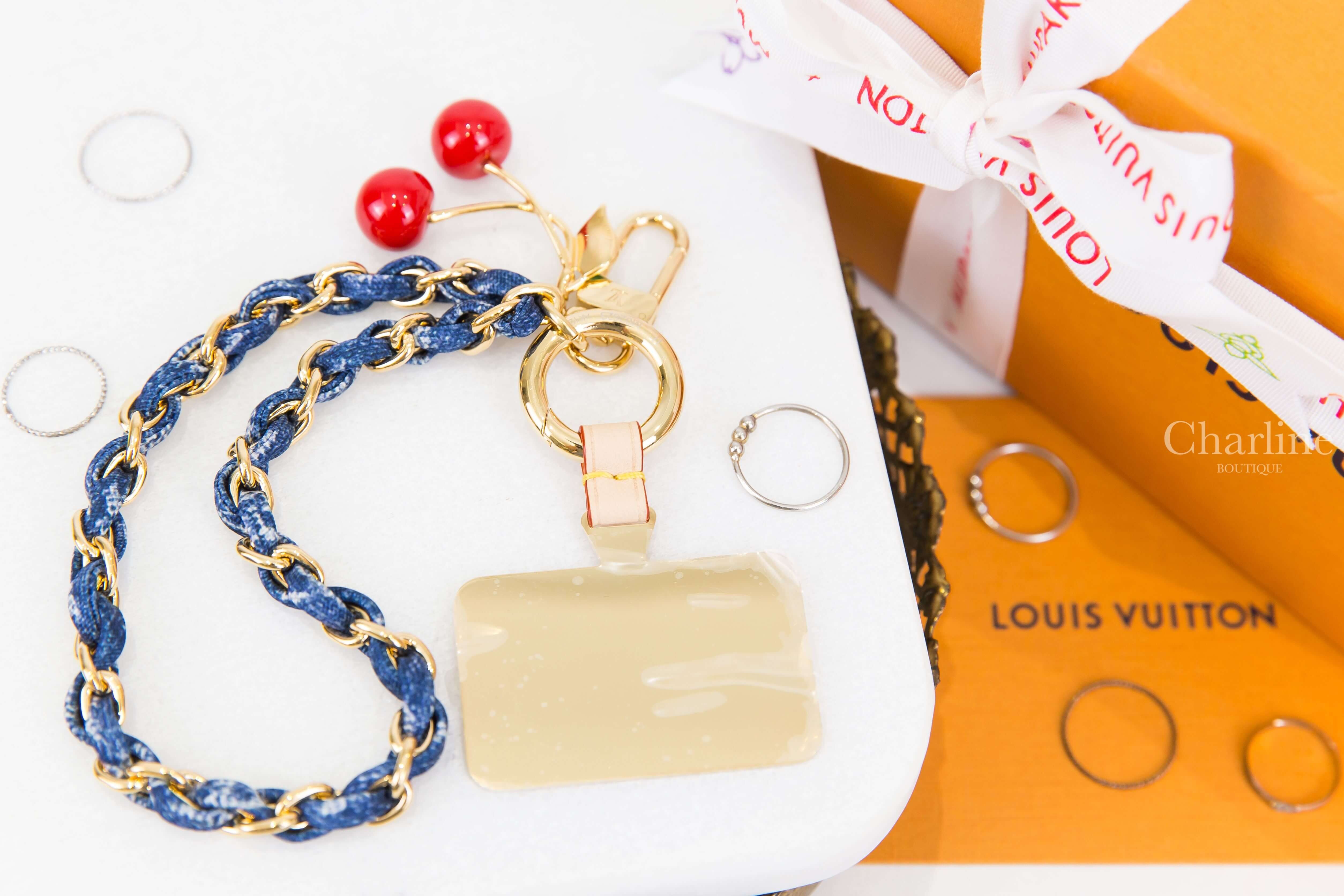 Louis Vuitton LV x TM Denim Cerise Phone Holder 聯名款紅色微笑櫻桃金色墊片丹寧皮穿金鏈短款手機掛繩吊飾-Charline Boutique 精品代購
