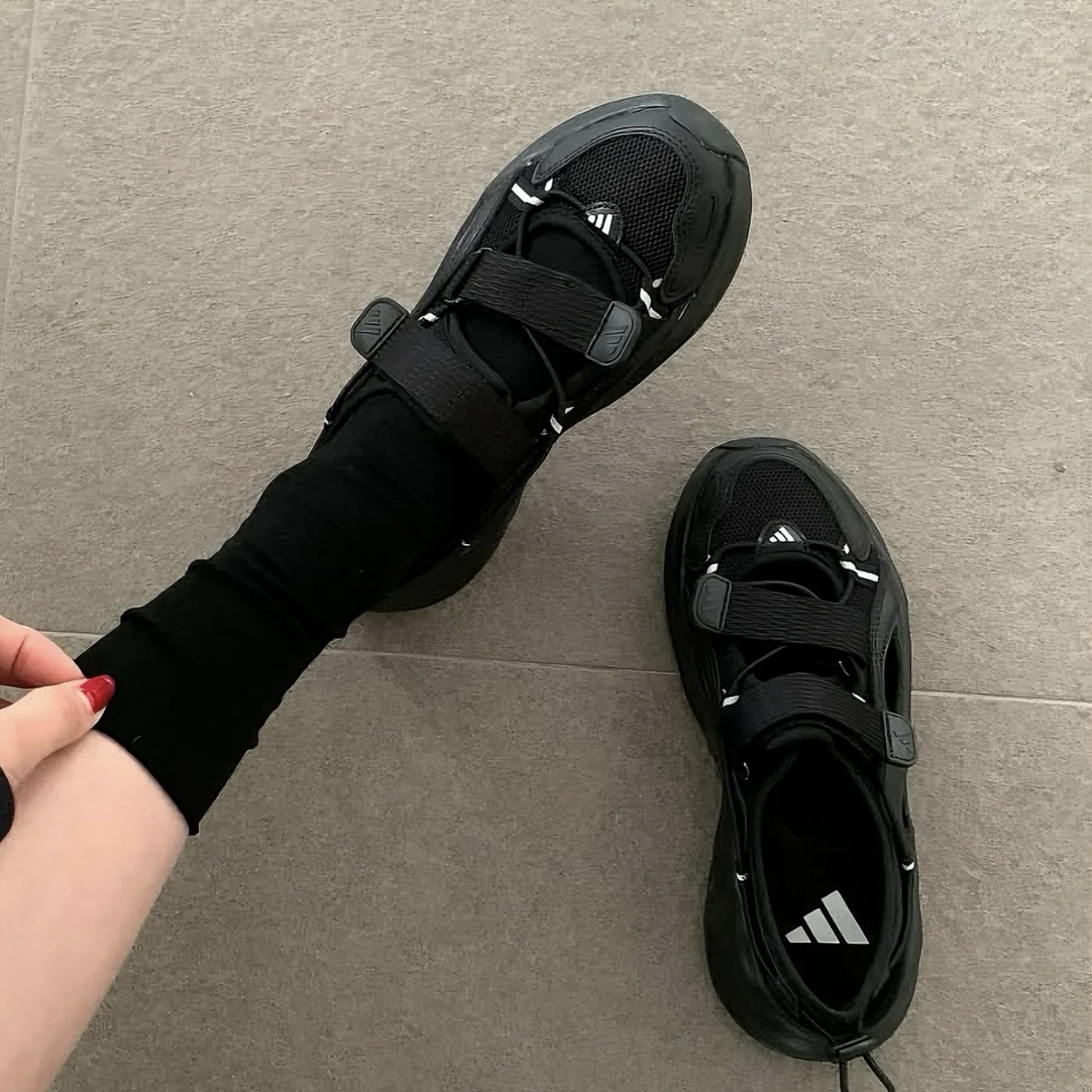 ADIDAS OZWAVE SANDAL 全黑 溯溪鞋 舒適 防滑 抗沖擊 愛迪達 男女同款 JS4582