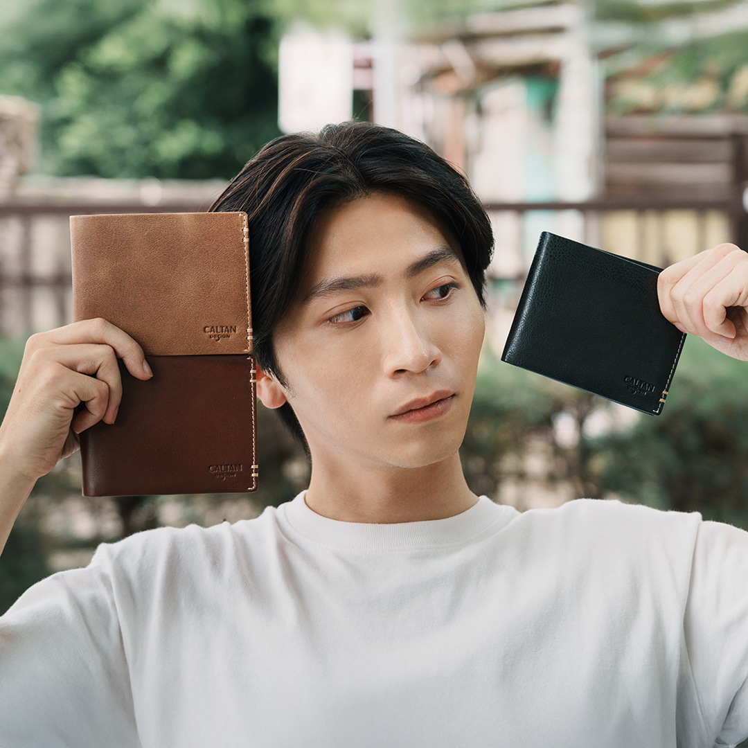 【招財母錢包💰】男仕皮革縫線短夾-三色(072986)