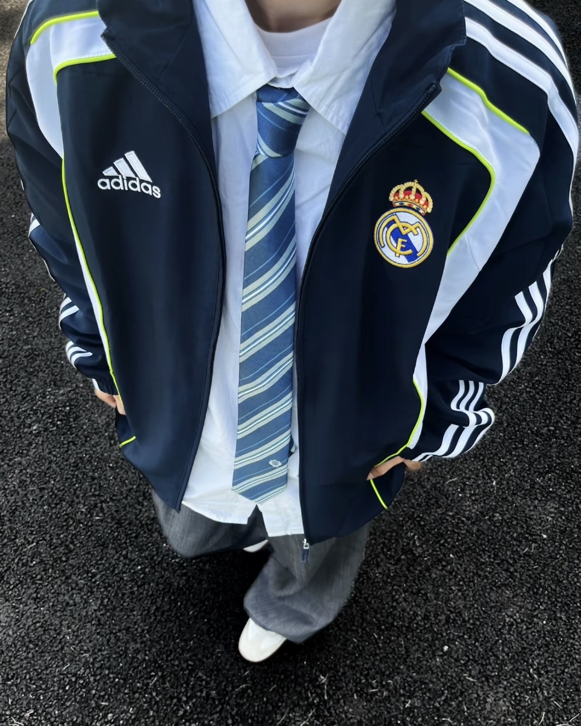 <足球控必備!!!>Adidas Real Madrid 賽車服 皇馬聯名 立領 外套 深藍