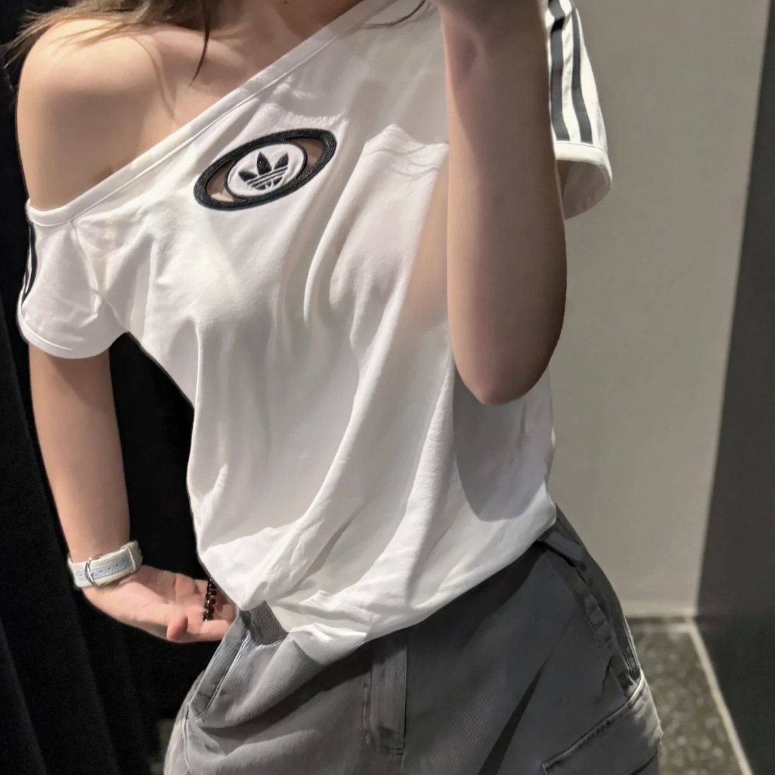 ADIDAS Campus 斜肩上衣