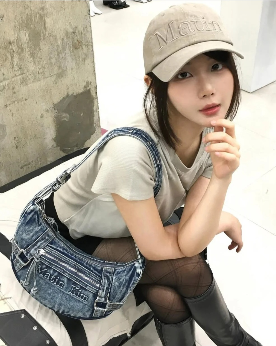 補貨了！MATIN KIM MATIN WASHED DENIM MINI HOBO BAG (2 Colours)