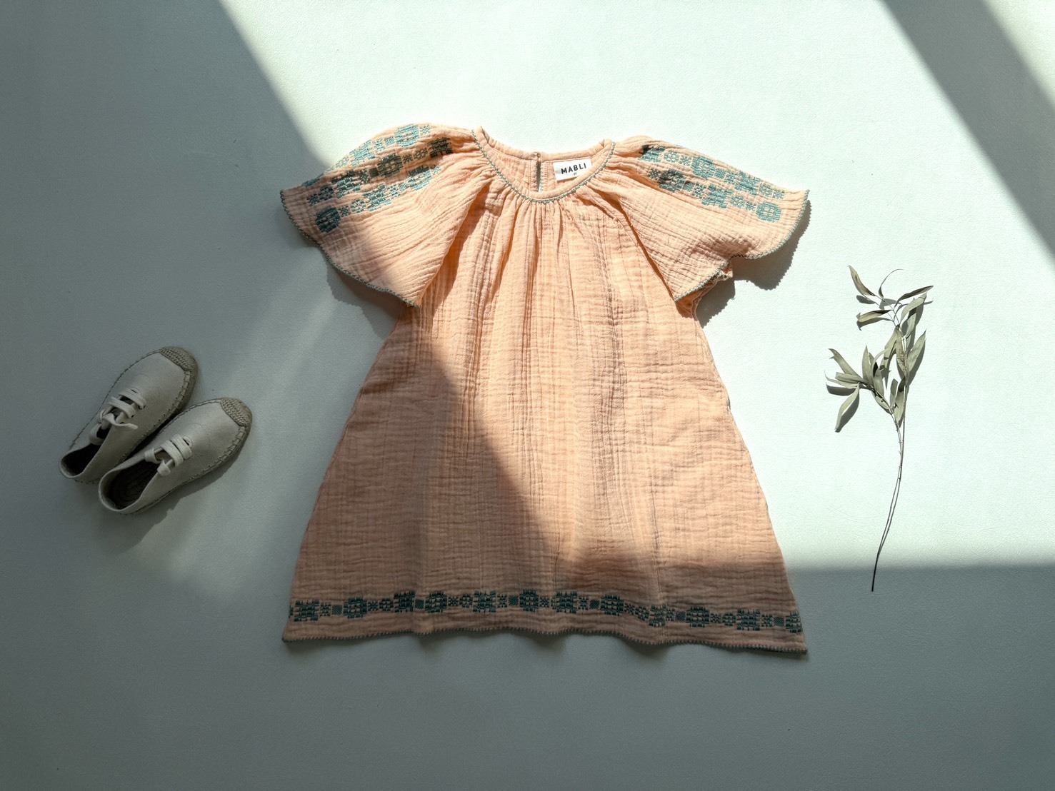 MABLI  褶皺刺繡蝴蝶袖洋裝 Folk Dress - Peachy