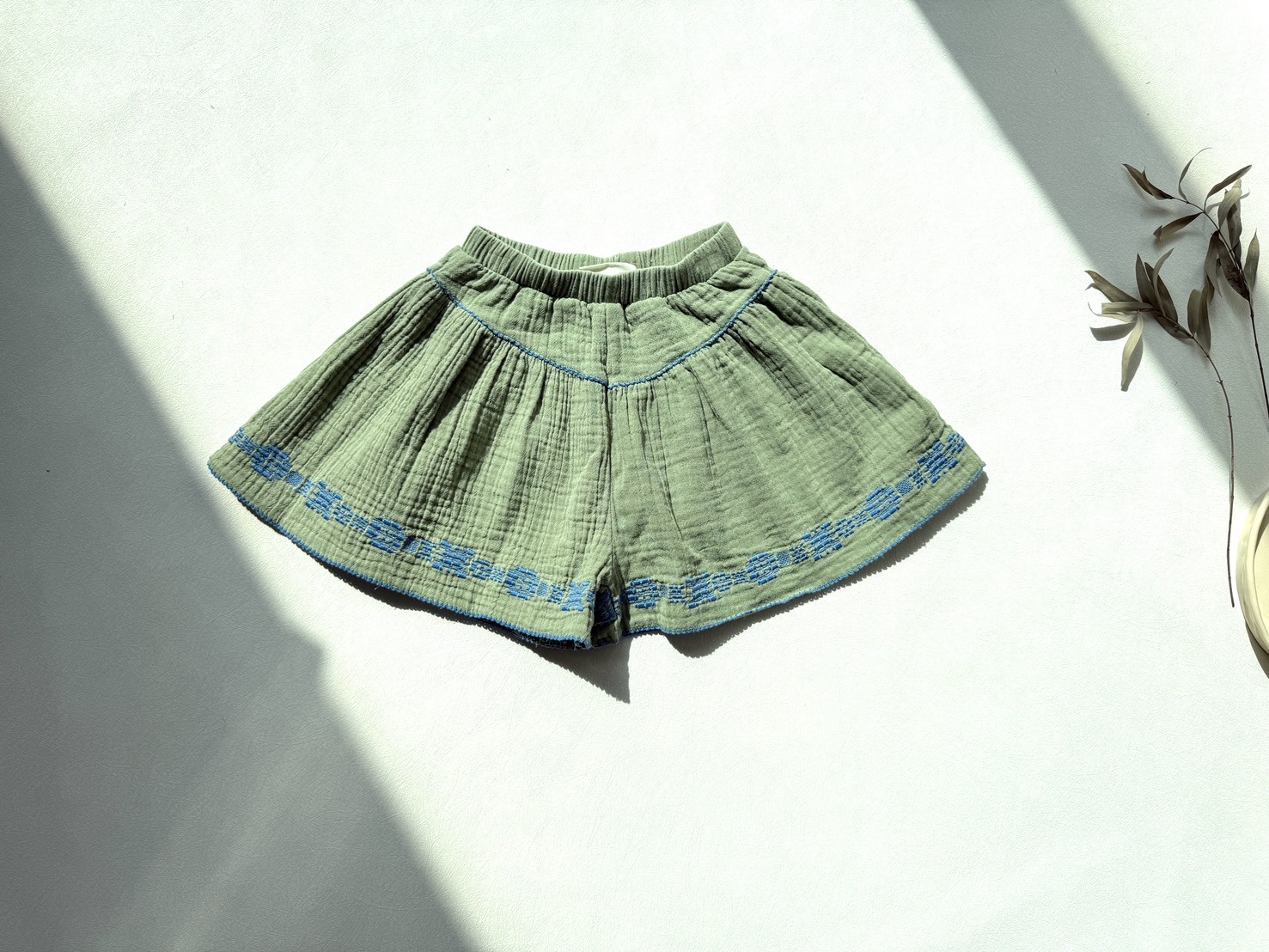 MABLI  褶皺刺繡短褲 Folk Shorts - Laurel