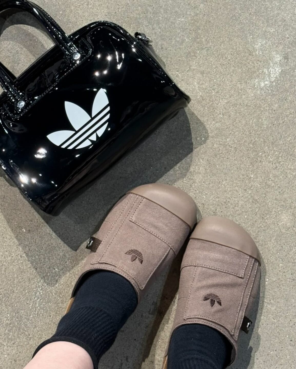 ADIDAS ORIGINALS ADIMULE SLDIES 穆勒鞋 可可色 包頭拖鞋 懶人鞋