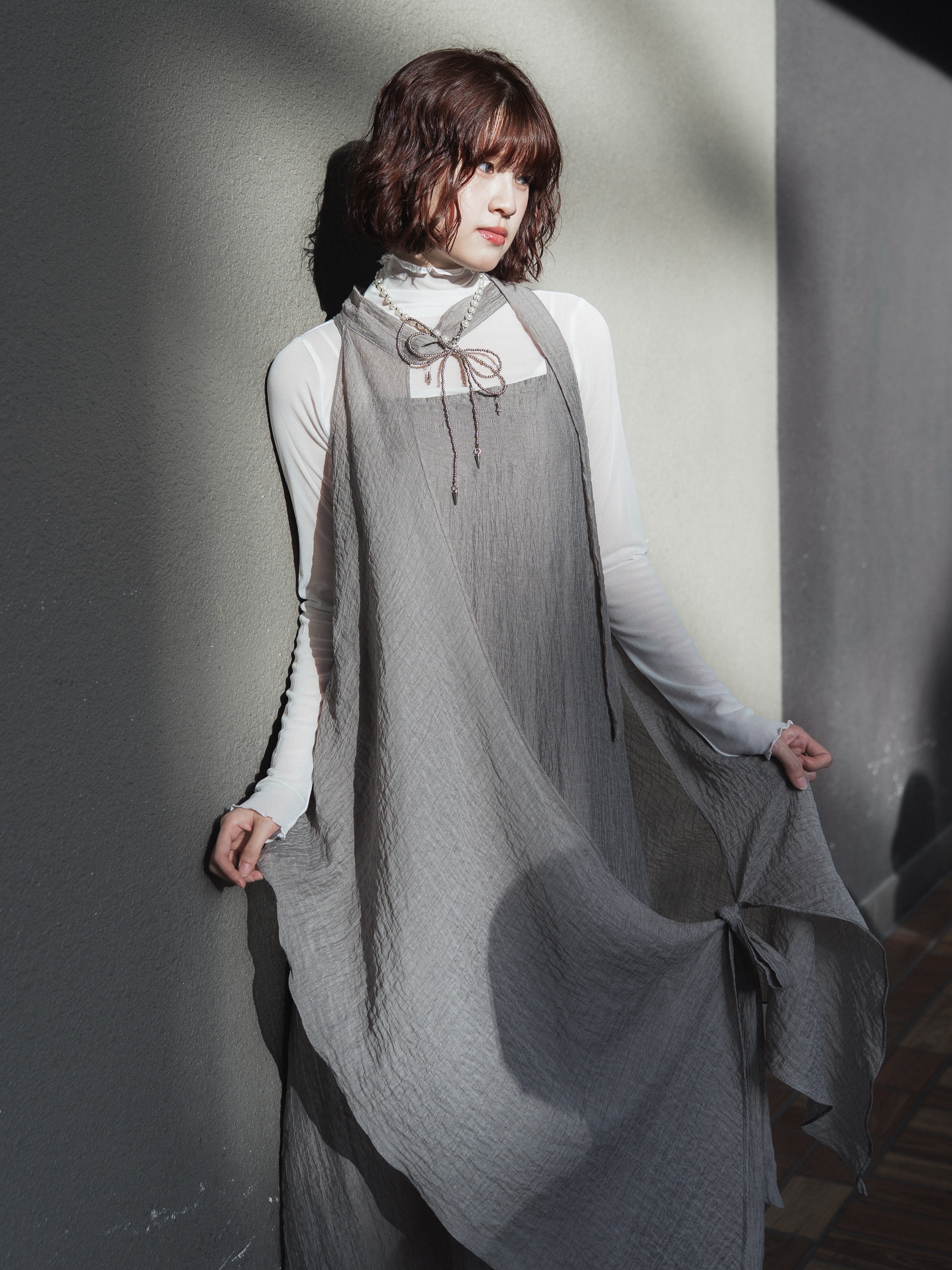 JINNEE 荷葉邊 透膚 內搭高領 長袖