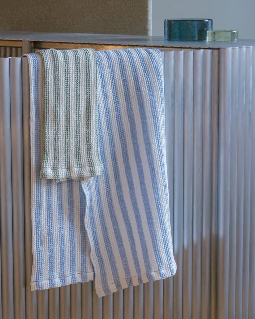 Montecatini 蜂巢條紋毛巾＿雪白/加爾達藍
