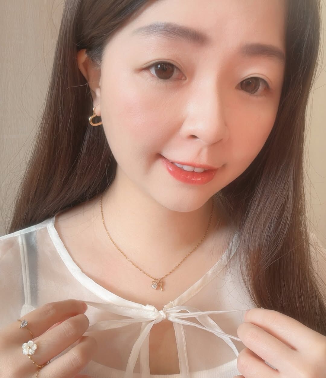 🤍愛心鑽的閃爍 是天上的星星 也是黃昏時灑落最美的光✨  🗝️鑰匙能解開我的心鎖 只在你面前可可愛愛  戴上它，像是法式浪漫電影的主角🩰 把心輕輕鎖進夢裡的巴黎春天🥨  在帶這條項鍊出門時 被兩個可愛的女孩問 「哇～你這條項鍊好美，在哪裡買的？」(⁎⁍̴̛ᴗ⁍̴̛⁎)♡.︎︎⟡*  這真是一個浪漫的肯定💕  - - - - - ■ N43 Key to my heart - 316L  ౨ৎ 𝙞𝙣𝙛𝙤. ౨ৎ ⟡ 材質：𝟥𝟣𝟨𝖫醫療鋼 ⟡ 顏色：金色、銀色 ⟡ 商品尺寸：項鍊鍊長 𝟦𝟢 ㎝ + 延長鏈 𝟧 ㎝ ㅣ手工測量ㅣ誤差± 𝟤 ㎝