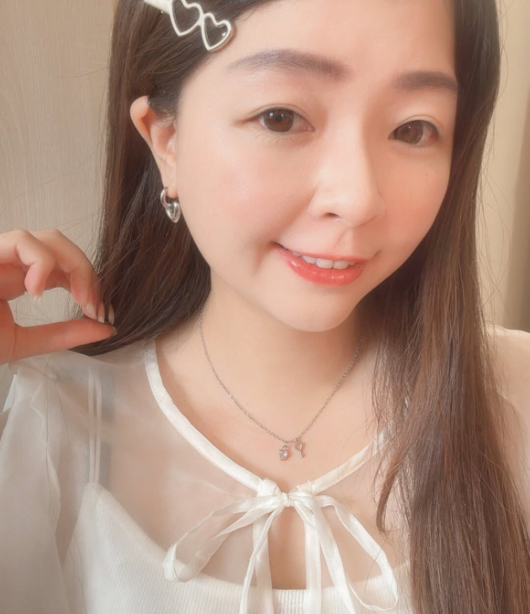 🤍愛心鑽的閃爍 是天上的星星 也是黃昏時灑落最美的光✨  🗝️鑰匙能解開我的心鎖 只在你面前可可愛愛  戴上它，像是法式浪漫電影的主角🩰 把心輕輕鎖進夢裡的巴黎春天🥨  在帶這條項鍊出門時 被兩個可愛的女孩問 「哇～你這條項鍊好美，在哪裡買的？」(⁎⁍̴̛ᴗ⁍̴̛⁎)♡.︎︎⟡*  這真是一個浪漫的肯定💕  - - - - - ■ N43 Key to my heart - 316L  ౨ৎ 𝙞𝙣𝙛𝙤. ౨ৎ ⟡ 材質：𝟥𝟣𝟨𝖫醫療鋼 ⟡ 顏色：金色、銀色 ⟡ 商品尺寸：項鍊鍊長 𝟦𝟢 ㎝ + 延長鏈 𝟧 ㎝ ㅣ手工測量ㅣ誤差± 𝟤 ㎝