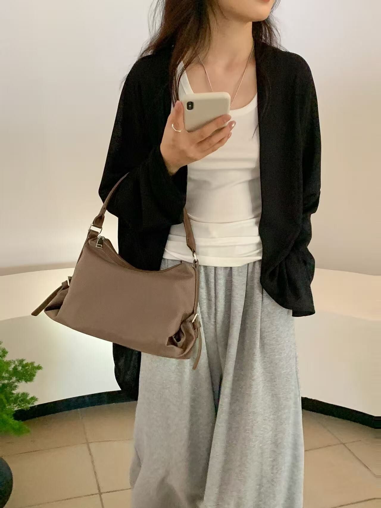 側邊造型繫帶腋下包