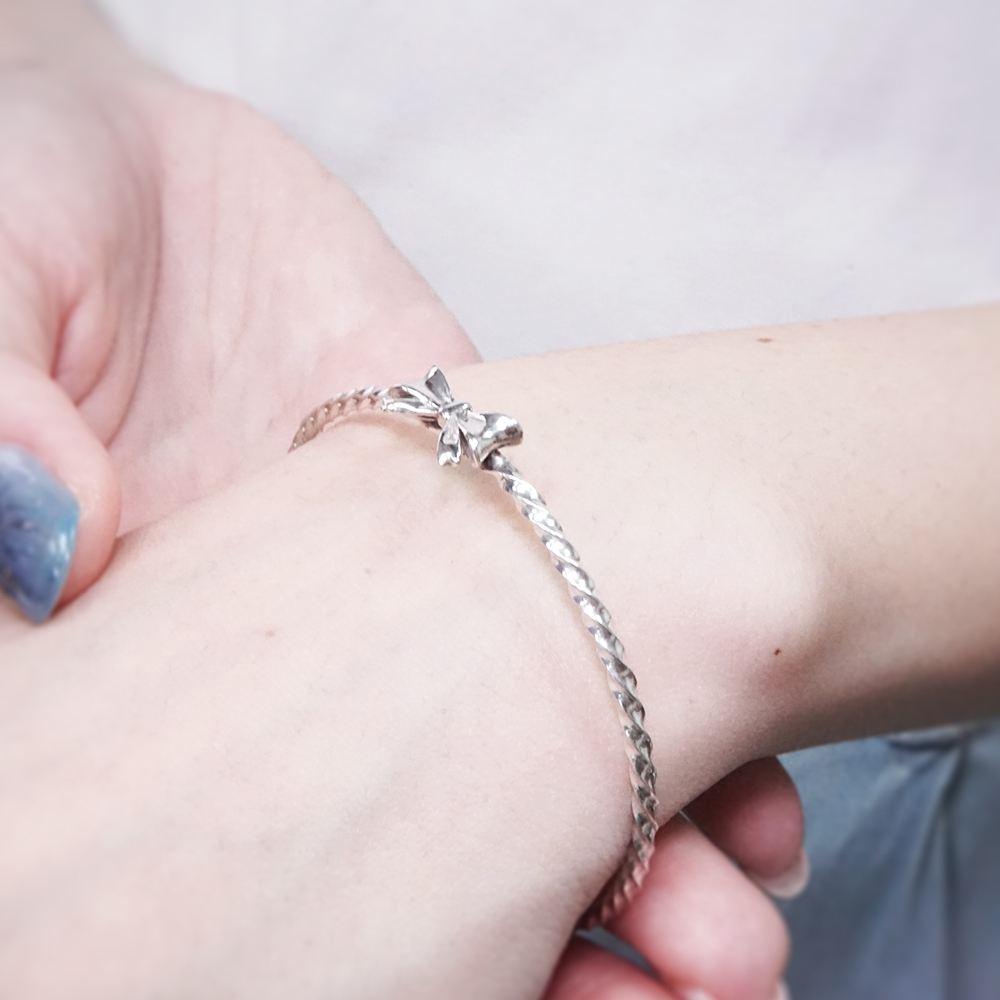 銀光飛舞 蝴蝶結 925純銀手環 22週年紀念設計 C型手環 女生手環