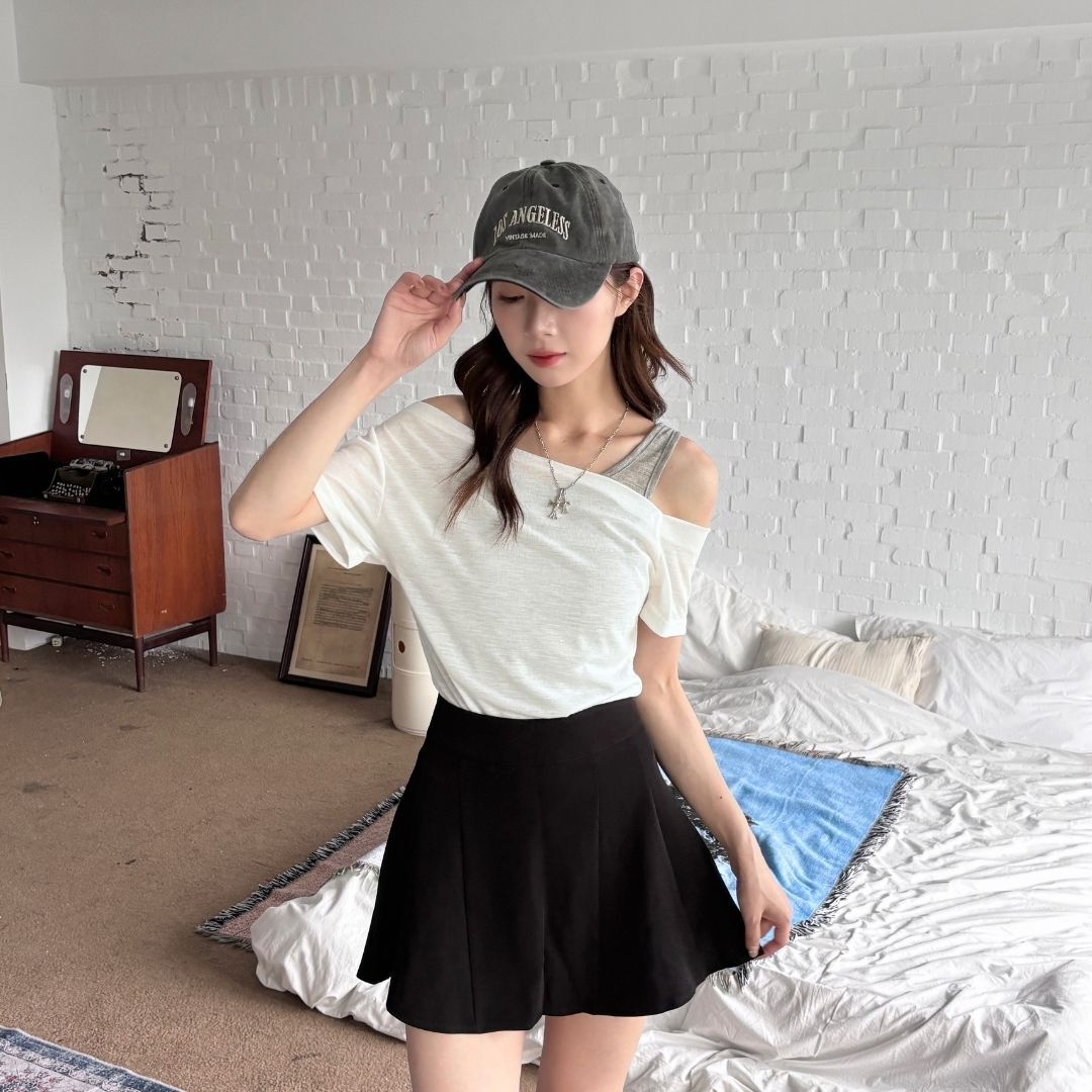 【DOMISS自訂】不對稱-單肩削肩感短版上衣 顯瘦上衣-2色(現貨)