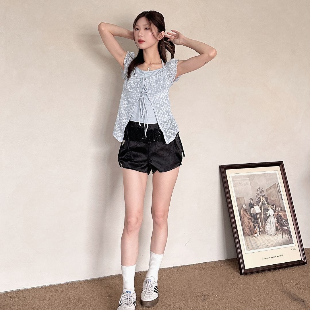 【法式微辣】DOMISS蕾絲拼接光澤短褲 設計感短褲 蕾絲短褲 (現貨)