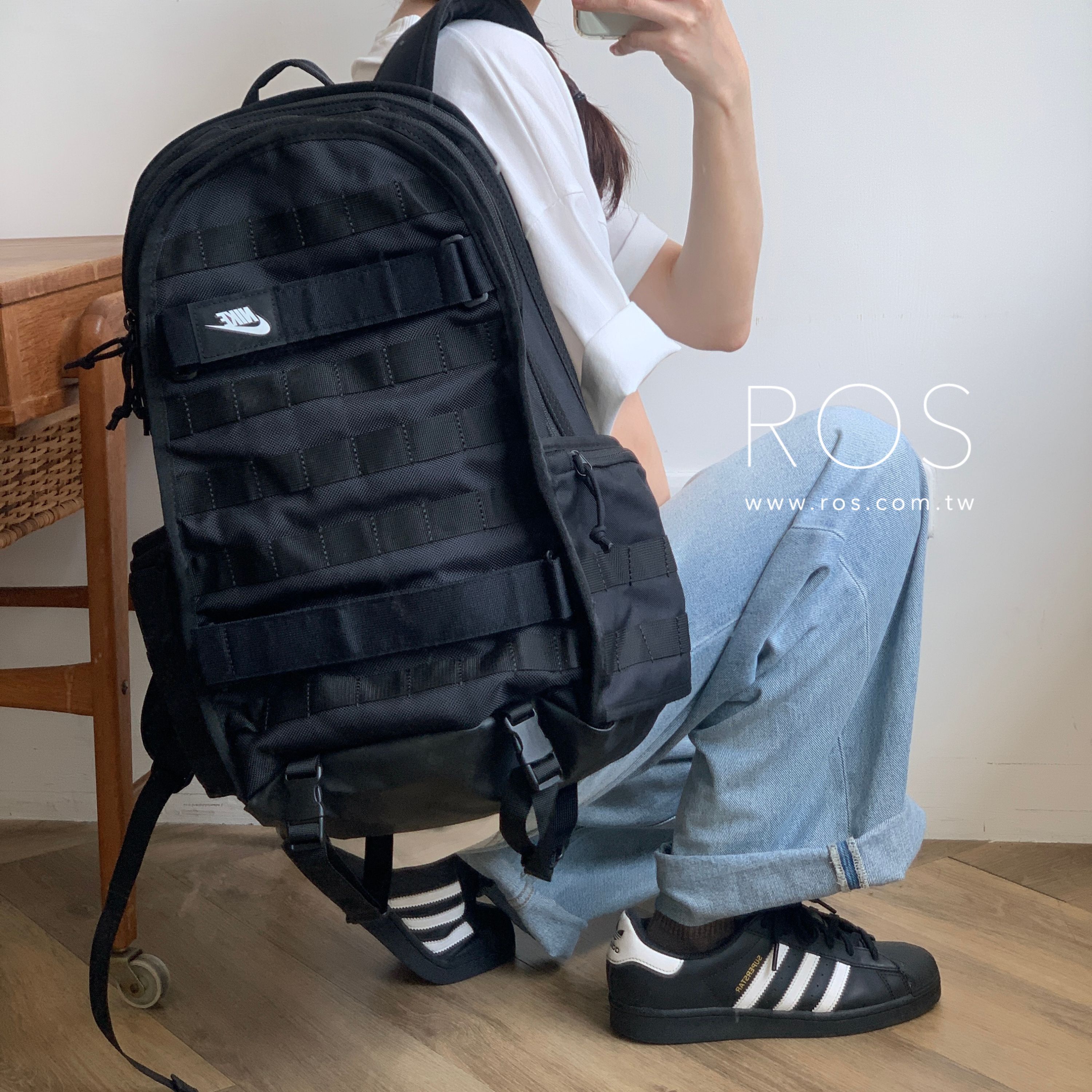 Nike 多夾層大容量後背包 黑