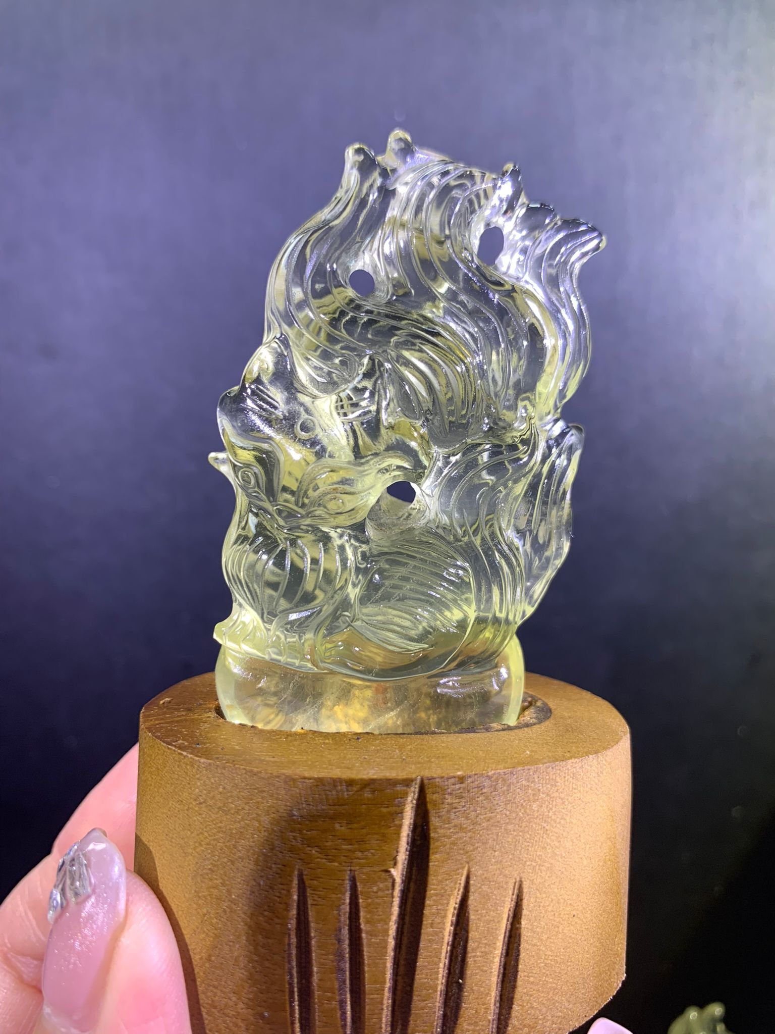 黃水晶九尾狐仙雕刻擺件