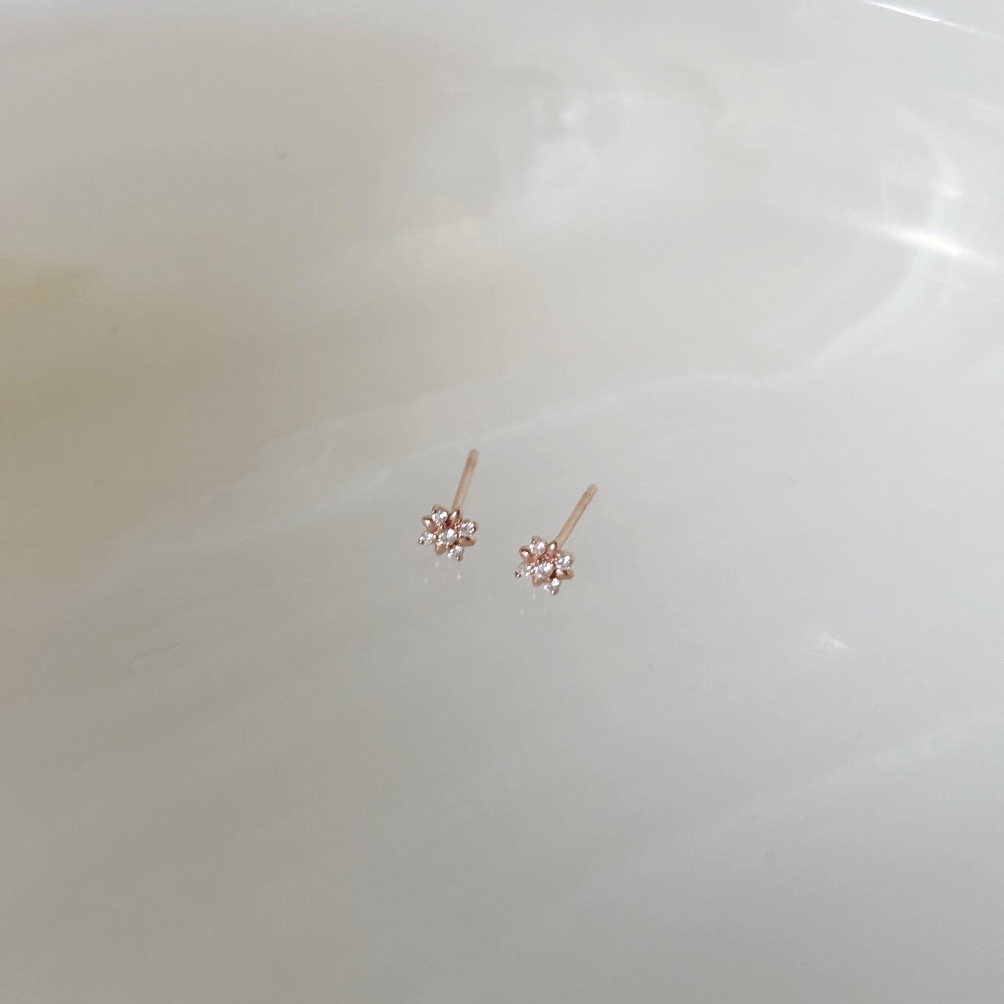 10K Tiny窗花鋯石耳環