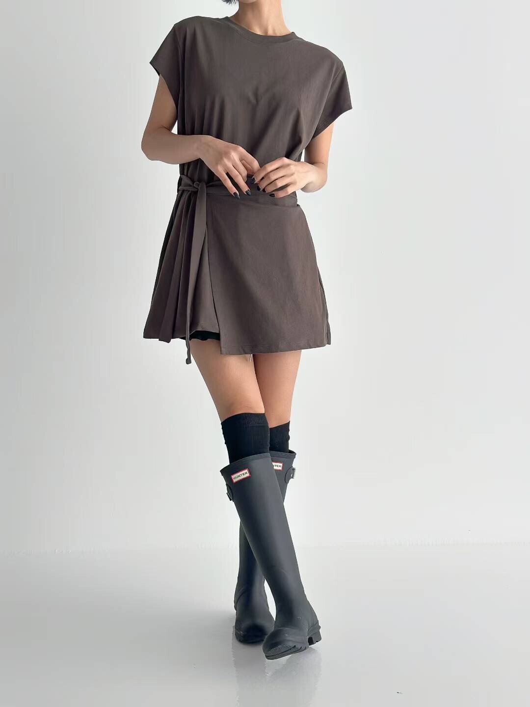 素面摺皺連身裙