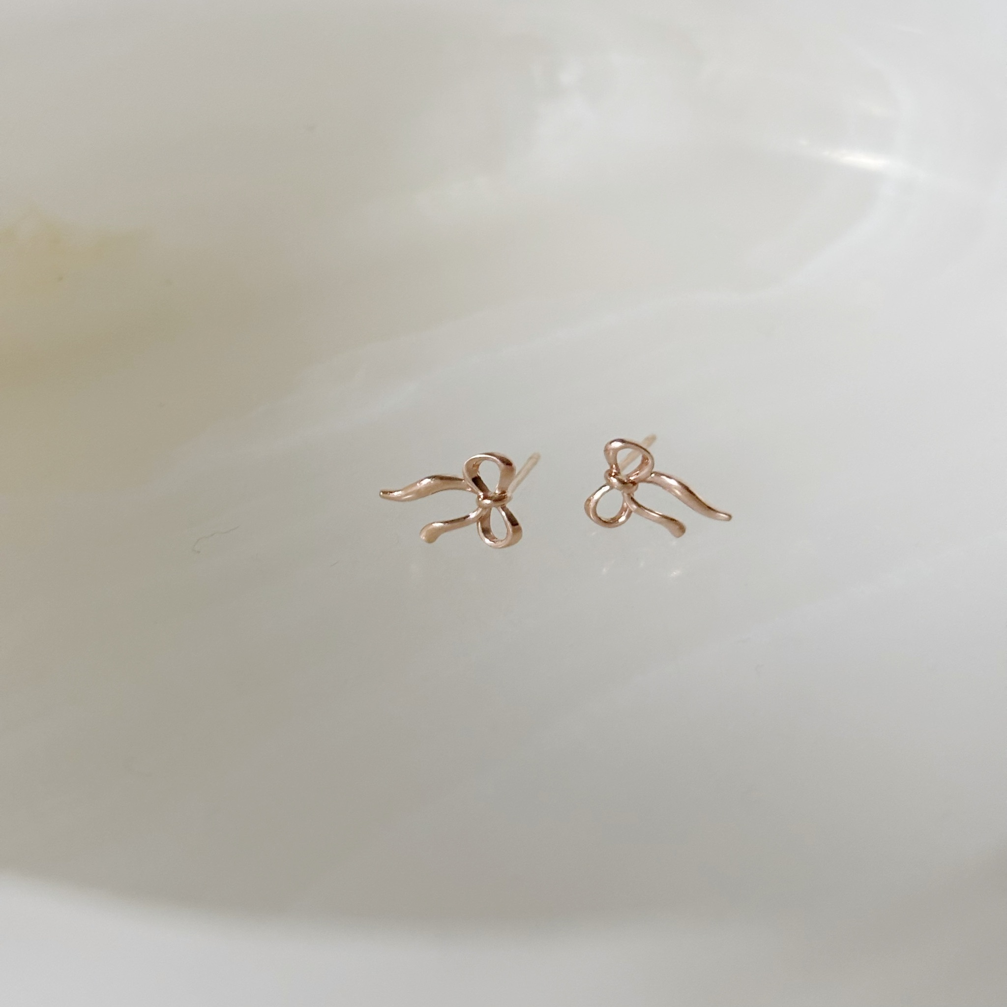 10K 芭蕾蝴蝶結耳環