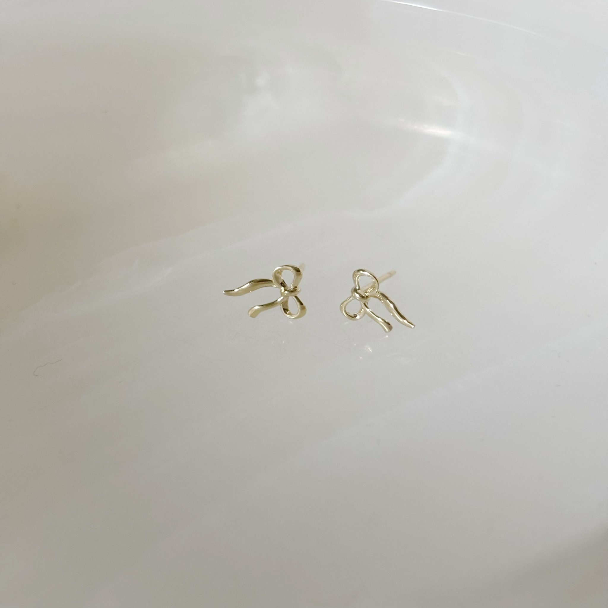 10K 芭蕾蝴蝶結耳環