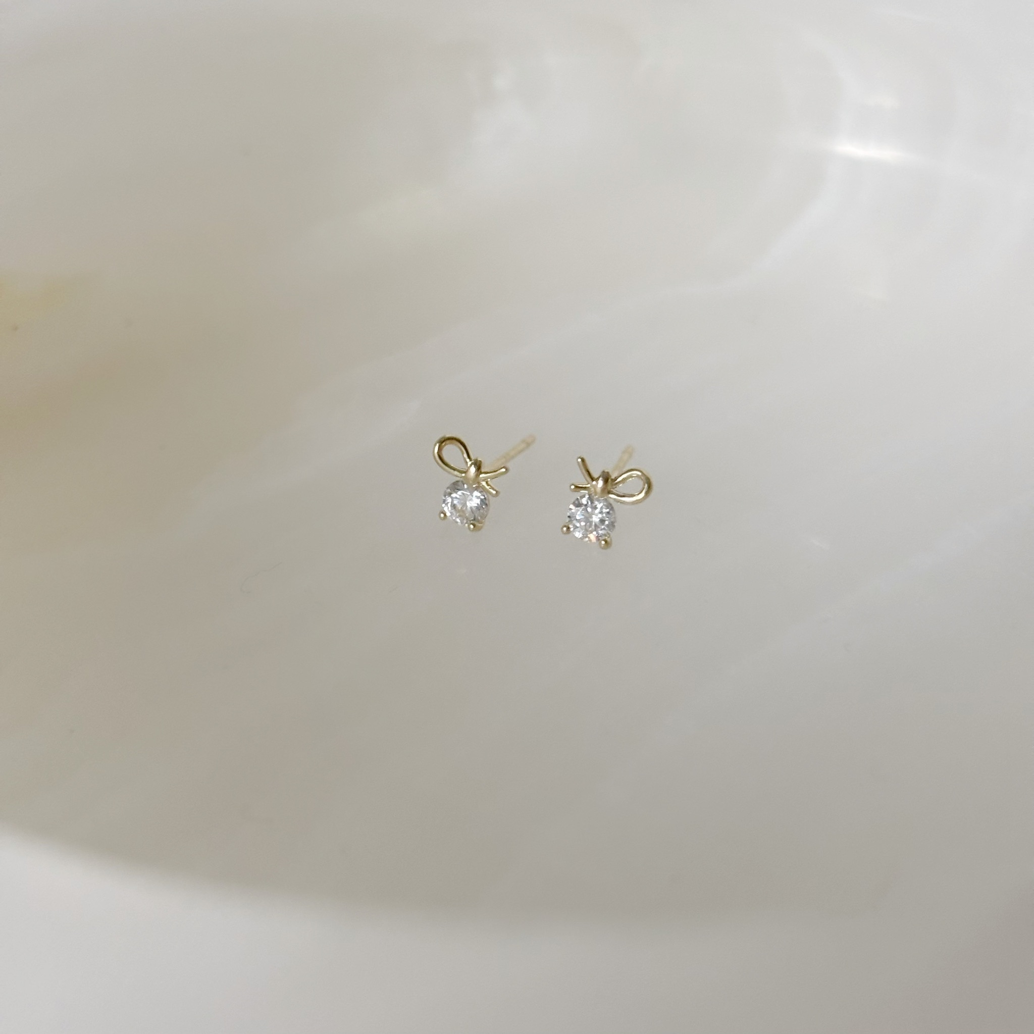 10K扭結鋯石耳環