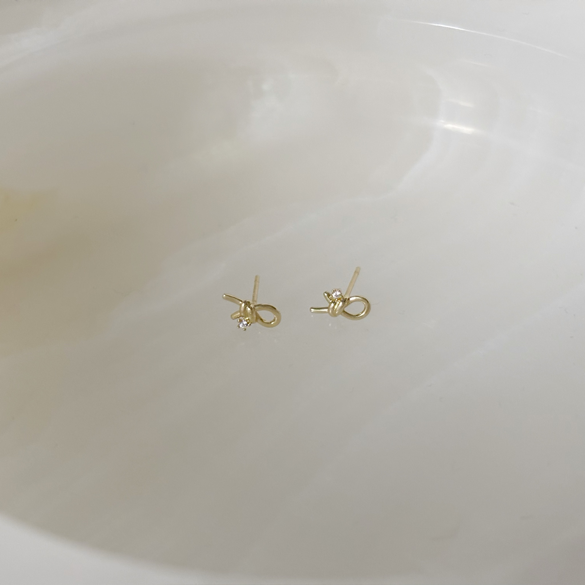 10K 簡約扭結耳環