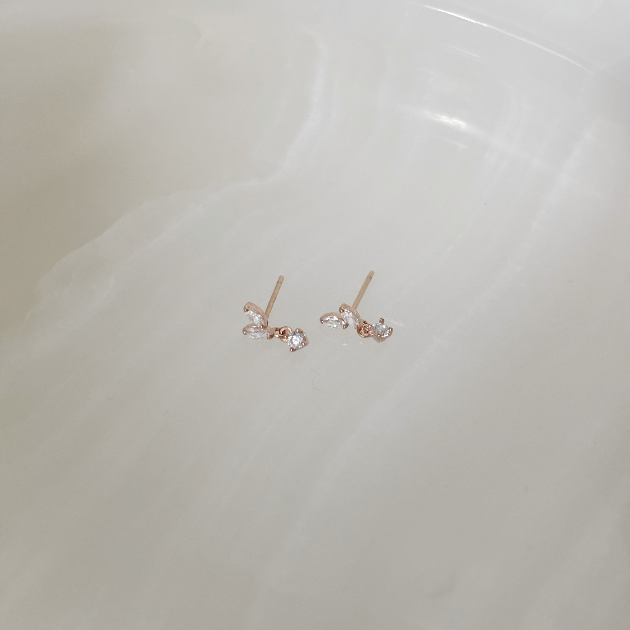 10K晃晃小葉子鋯石耳環