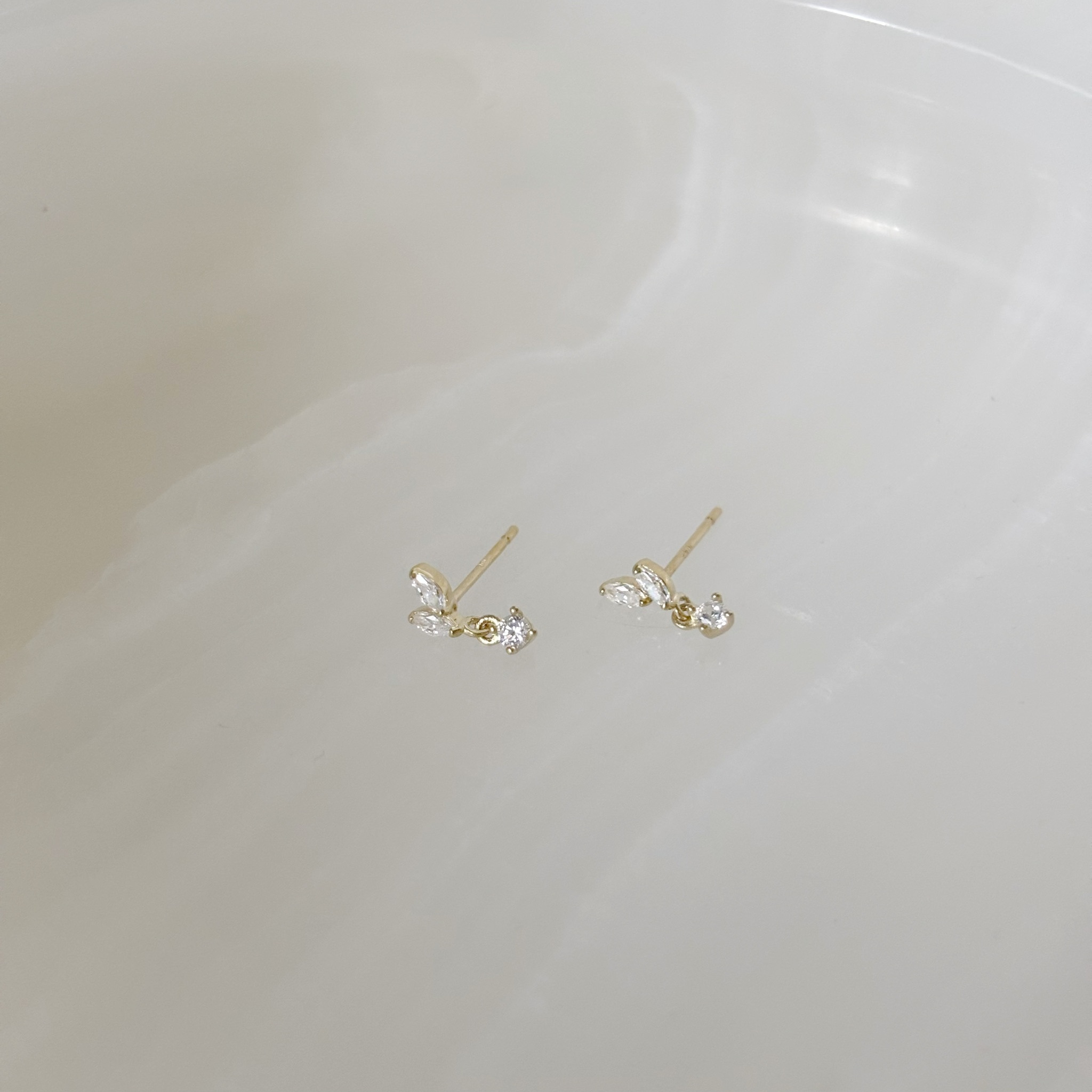 10K晃晃小葉子鋯石耳環