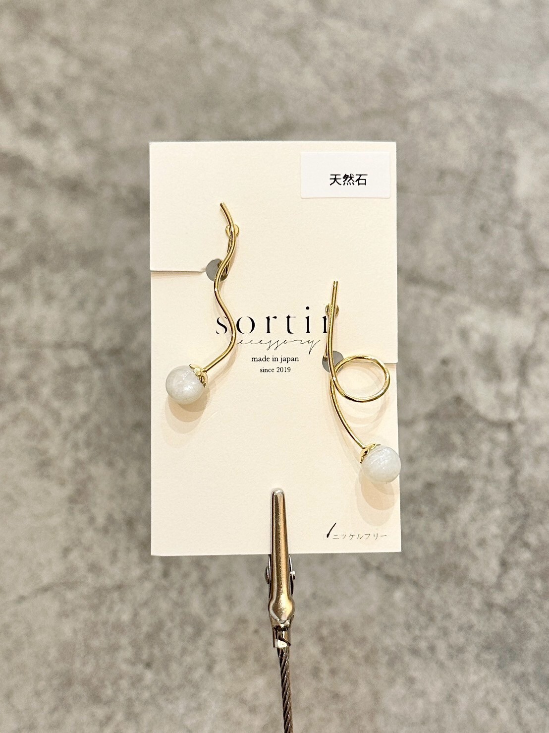 [sortir] 微捲波紋耳環 | 金色x月光石 | 耳夾 | NO.91