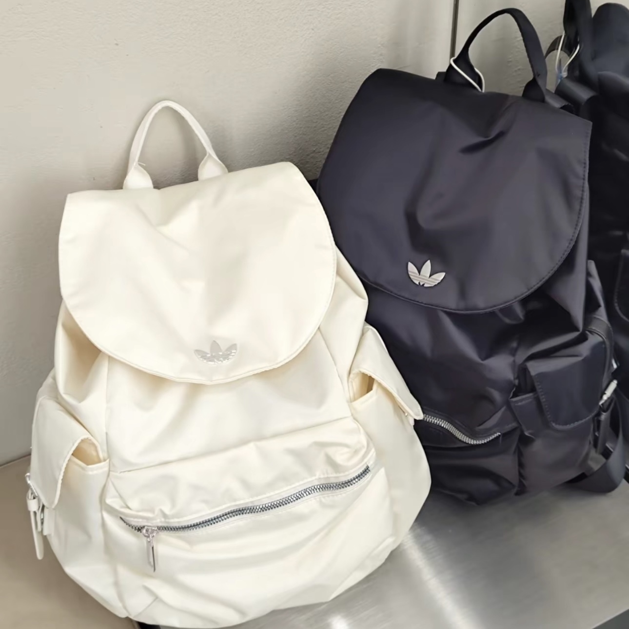 ADIDAS FLIP 絲綢 雙肩包 黑//白 兩色 金屬標誌 愛迪達 KC2760 KC2759