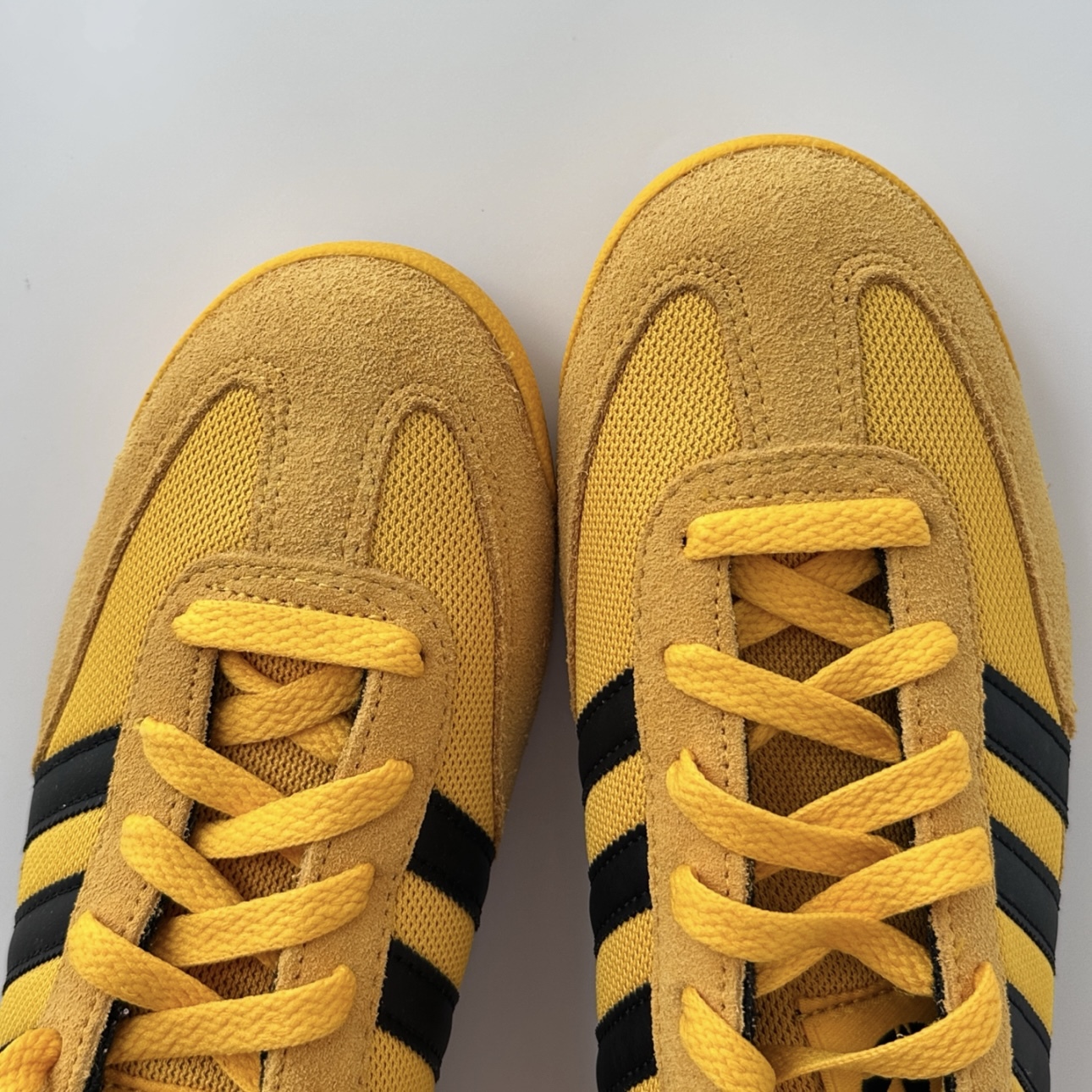 ADIDAS ORIGINALS R71 黃黑土黃乳酪色皮革休閒鞋男女同款JQ2577