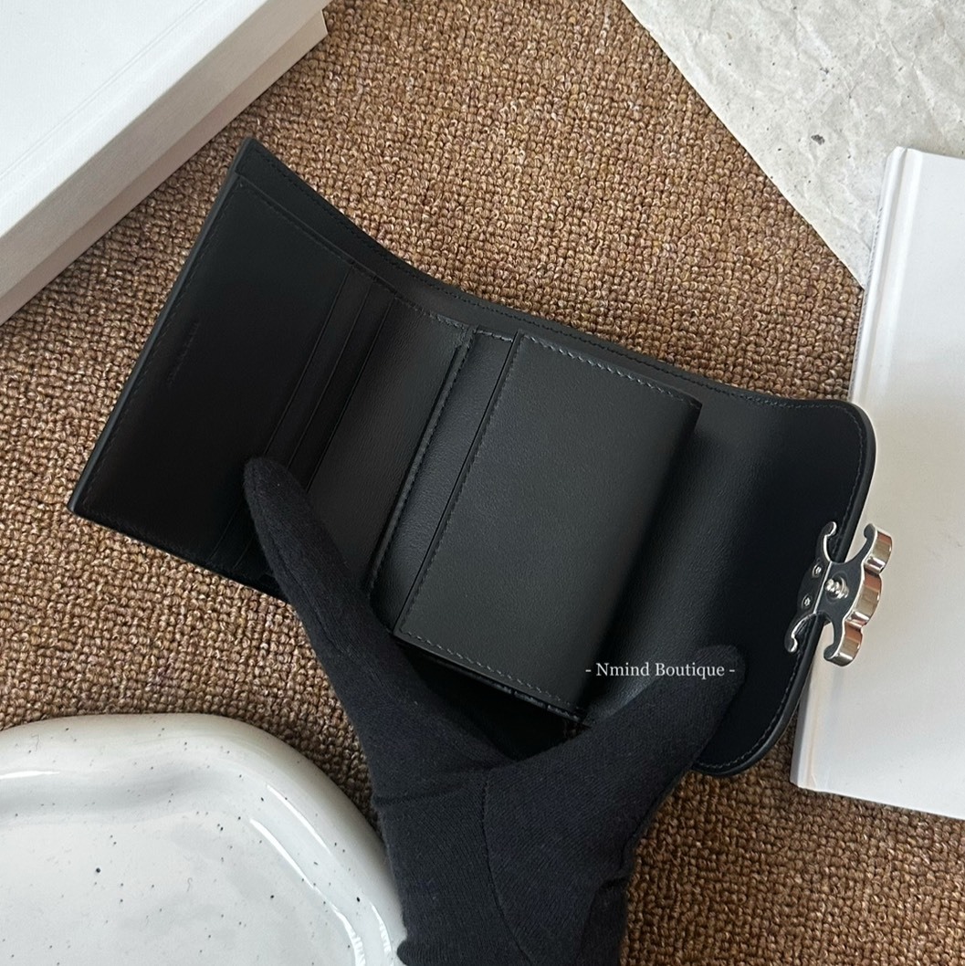 CELINE  SMALL WALLET TRIOMPHE IN SHINY CALFSKIN / BLACK SILVER
