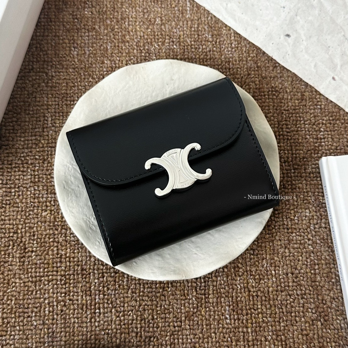 CELINE  SMALL WALLET TRIOMPHE IN SHINY CALFSKIN / BLACK SILVER