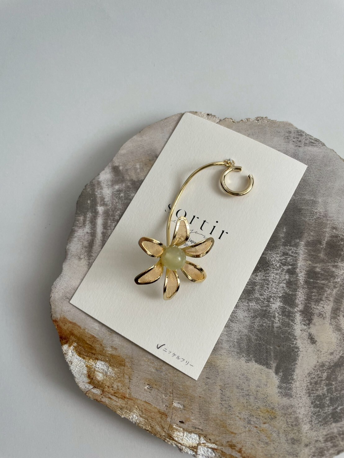 [sortir] 花影波紋耳骨夾 | 金色x蛇紋石玉 | NO.101
