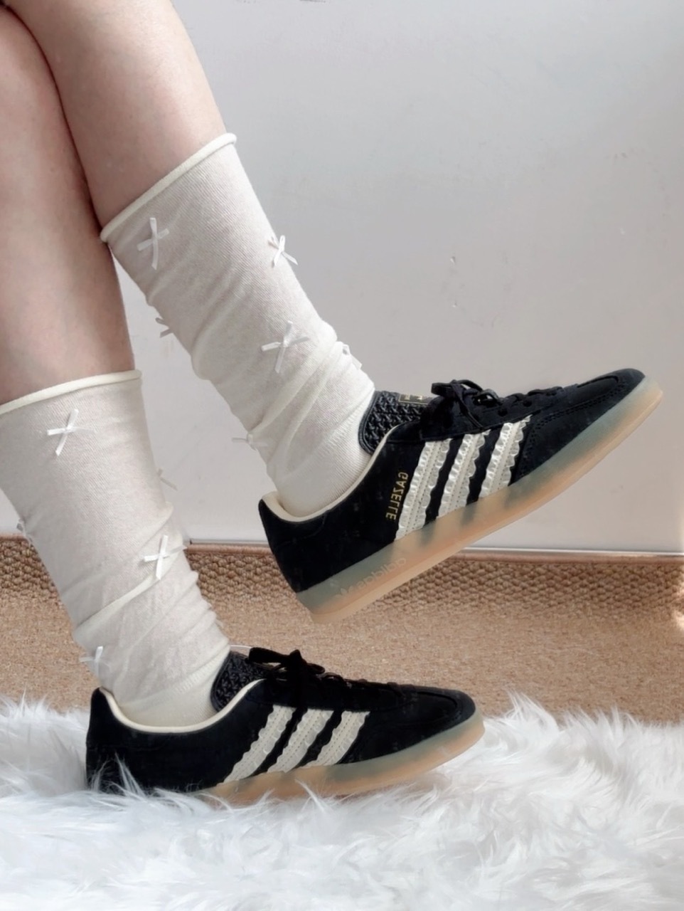 ADIDAS GAZELLE INDOOR 奶油黑 黑色 米白 奶油白 荷葉邊 花邊 女鞋 JS1412 / 現+預