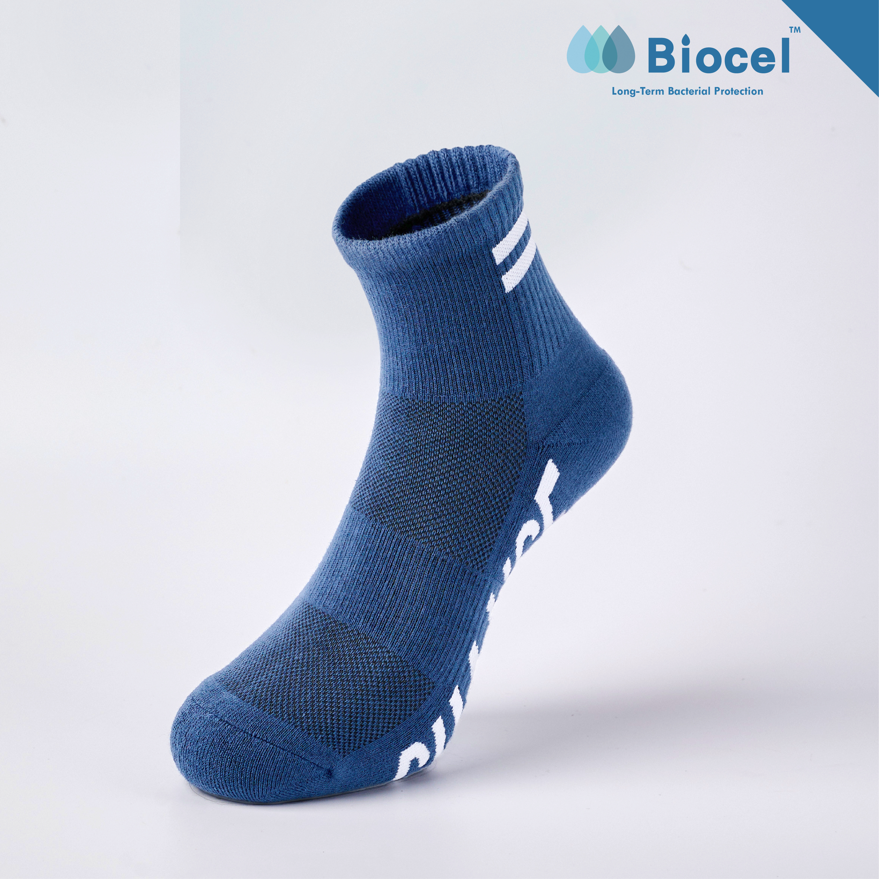 RUN 抗菌運動中筒襪〈灰藍〉