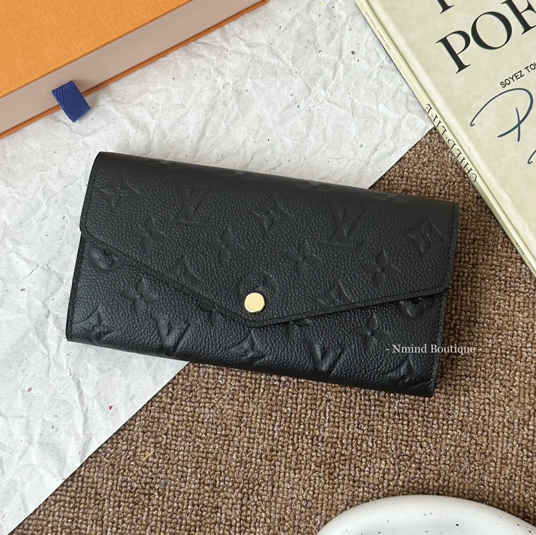 LOUIS VUITTON Sarah Wallet / Black