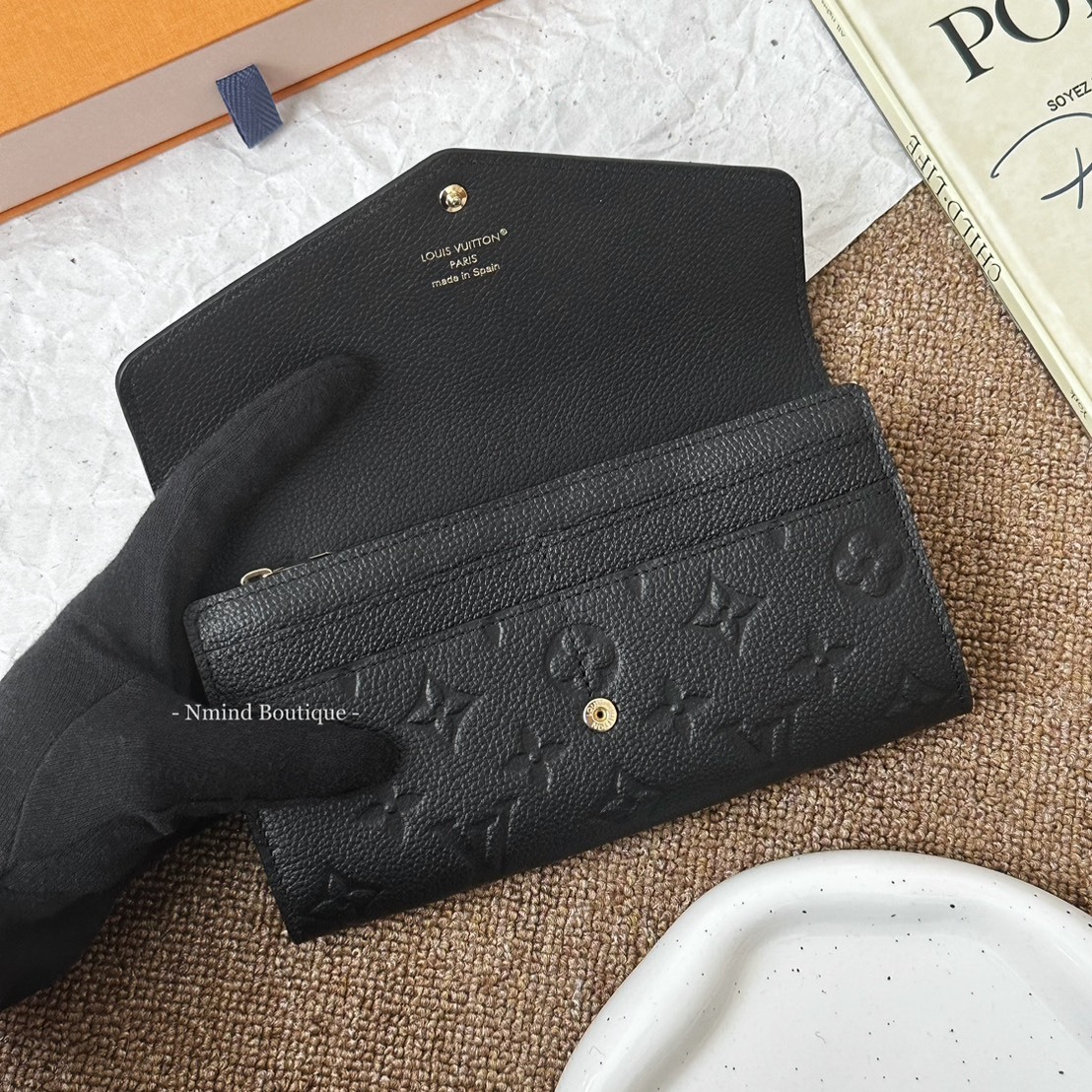 LOUIS VUITTON Sarah Wallet / Black