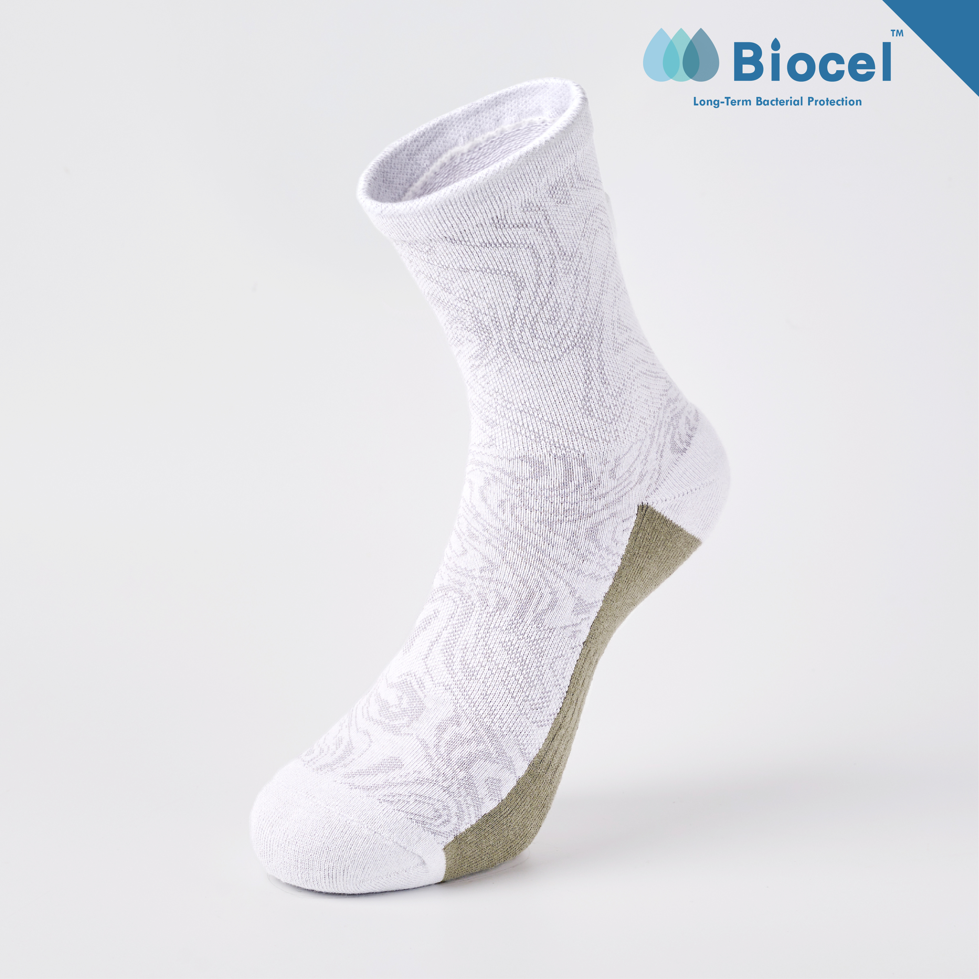 拓荒者 抗菌運動中筒襪〈白〉