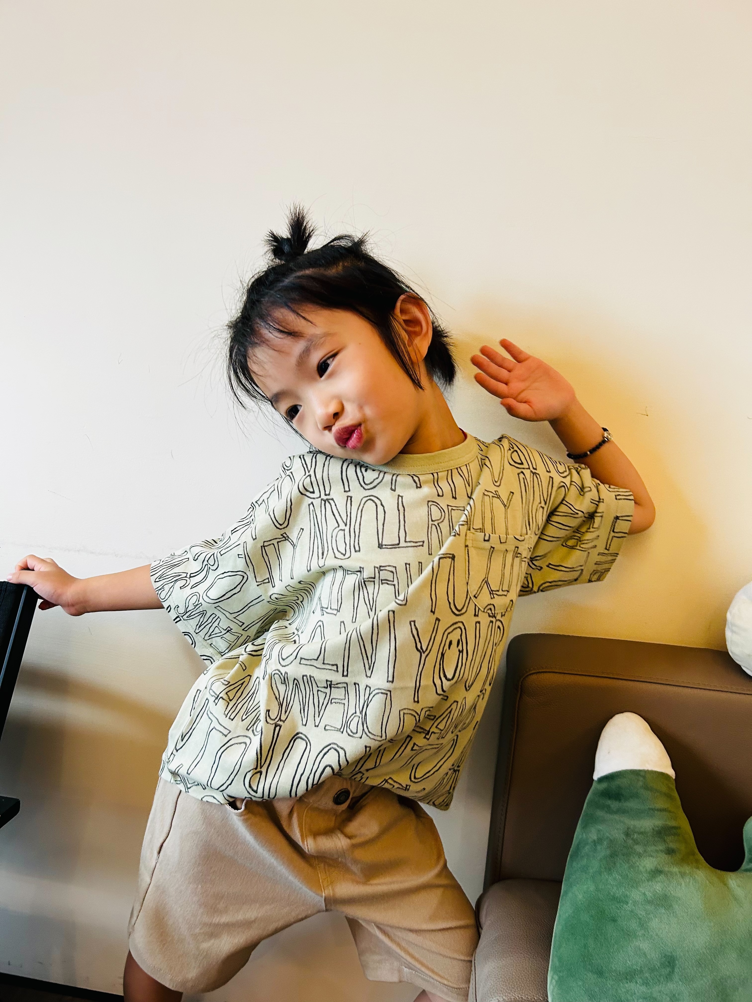 F.O.KIDS 滿版清新圖樣 接觸涼感 純棉短袖上衣 (120跟140) R307115