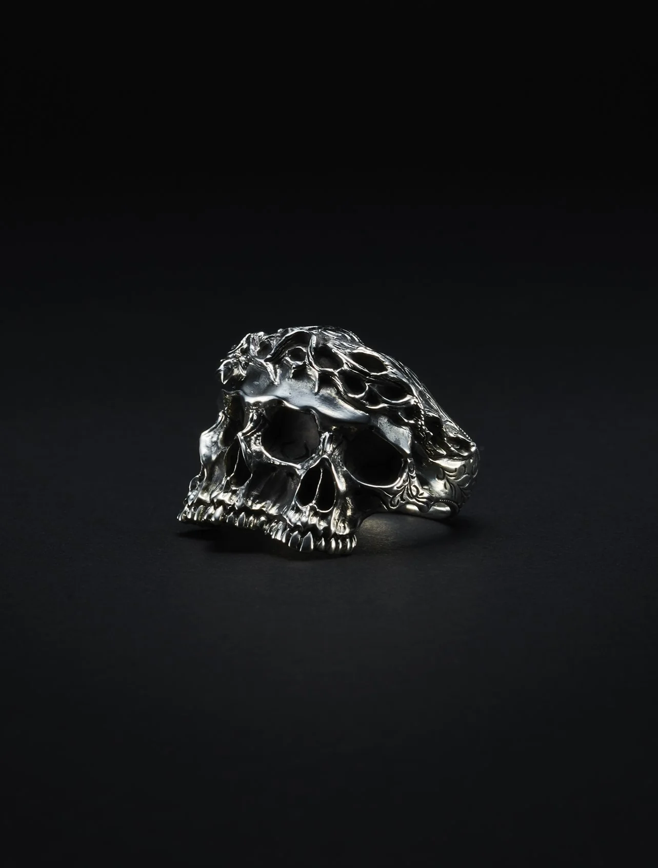 ANTIDOTE BUYERS CLUB - Engraved Calvary Skull Ring