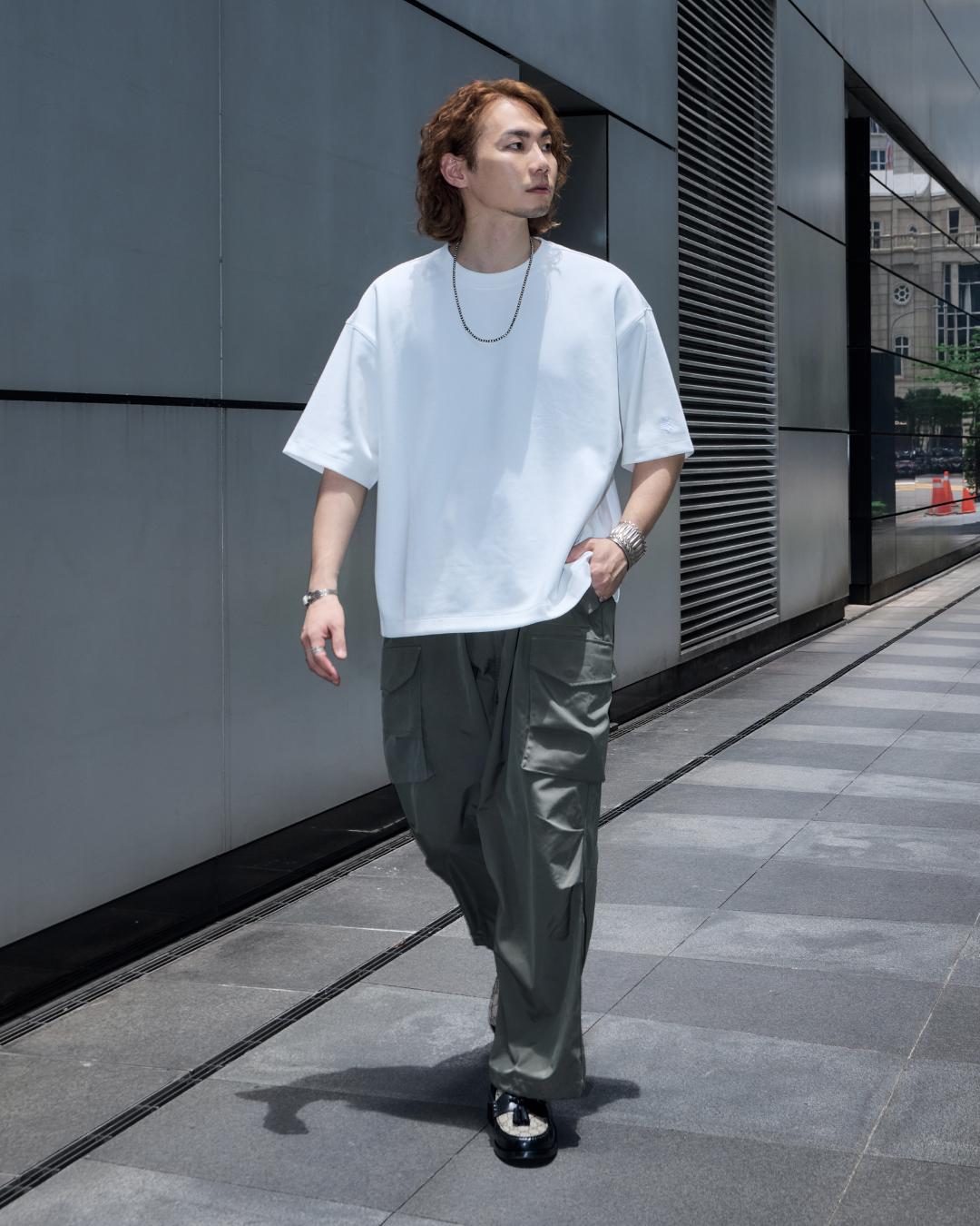 2025 接觸冷感 微寬身微短版 設計短袖上衣－乾淨白