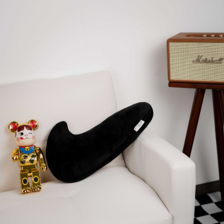 【逢甲 FUZZY】Nike Swoosh Logo 國外限定 會員限定 抱枕 靠墊 枕頭 黑色 橘色