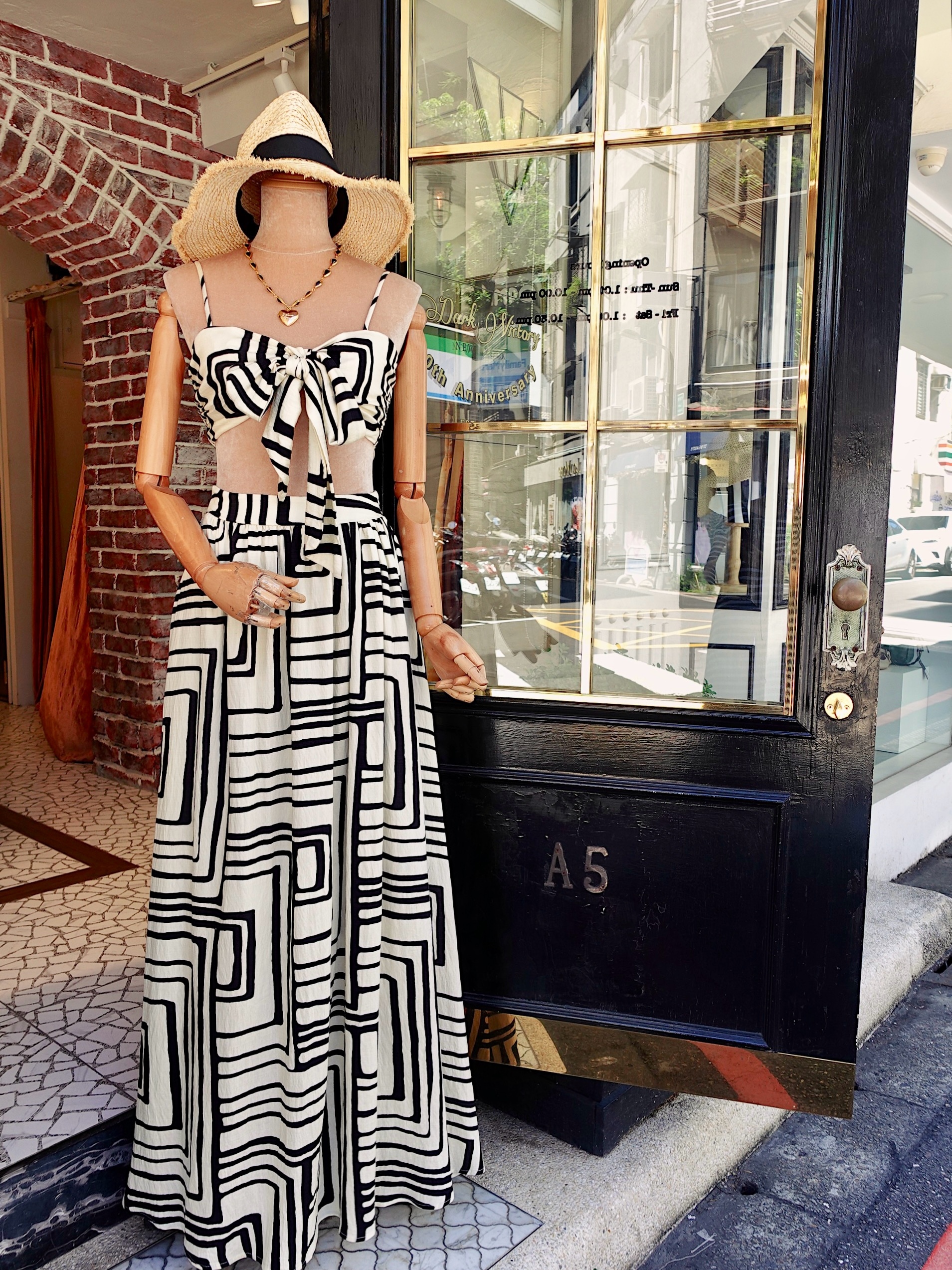 Black White黑白色幾何印花綁帶短上衣+ 長裙套裝