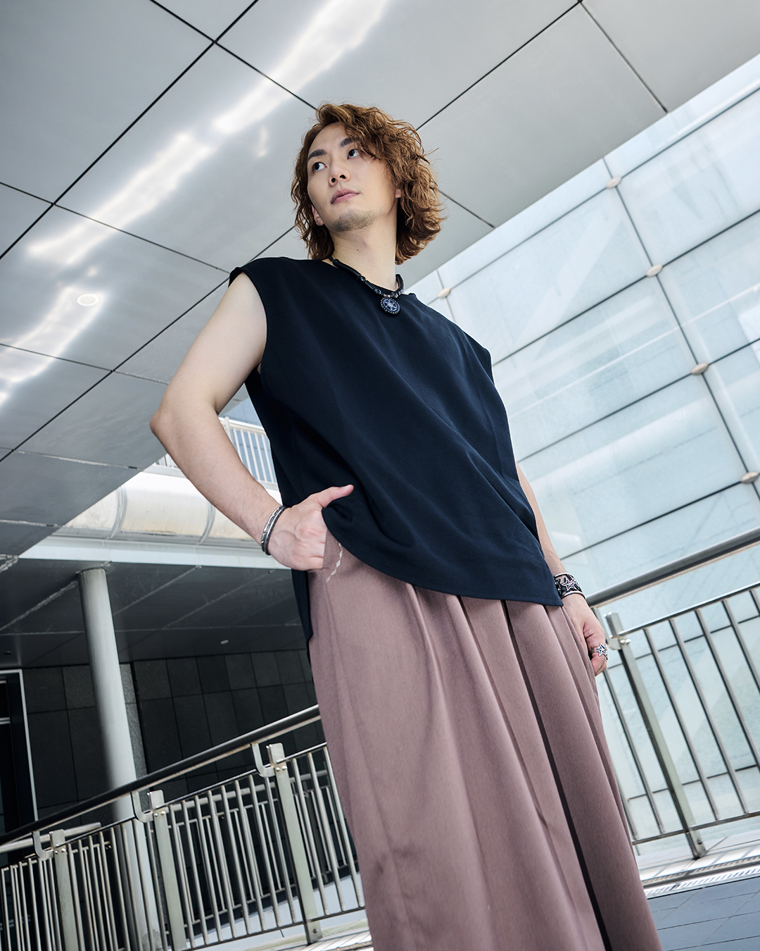 2025 接觸冷感 前圓弧後方長 3way無袖上衣－光澤黑