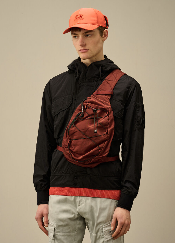 C.P. Company  尼龍 B 斜背包   JUL25