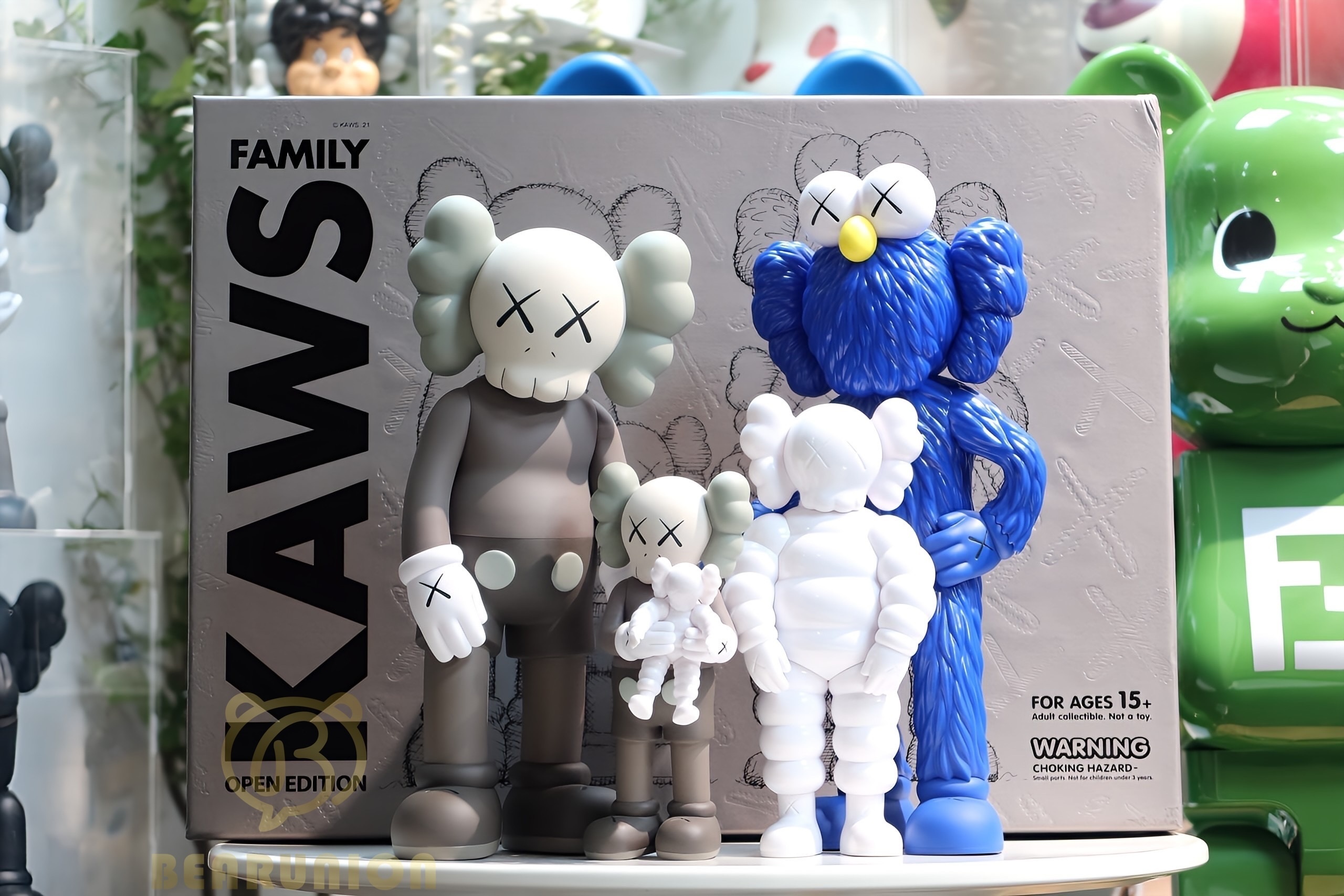 🥇現貨🥇KAWS Family Vinyl Figures Brown/Blue/White